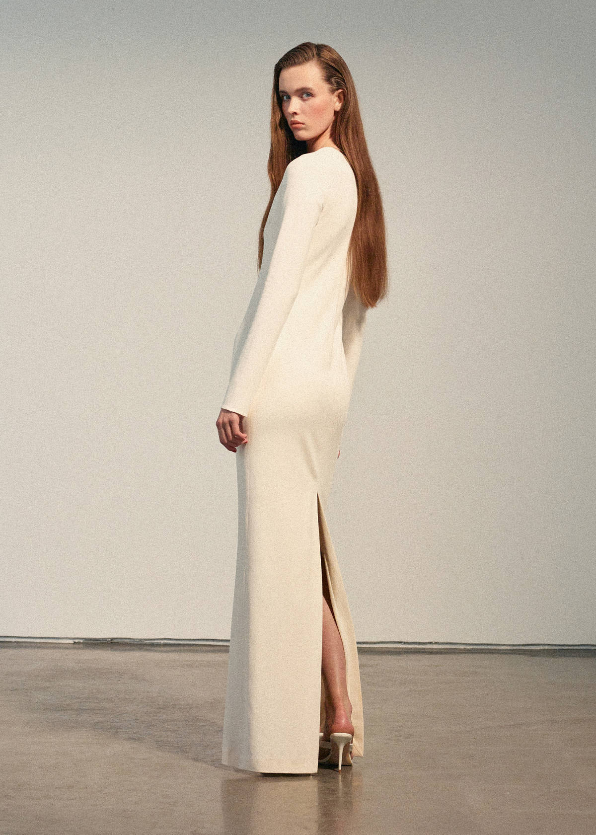 V-neckline long dress — Ecru