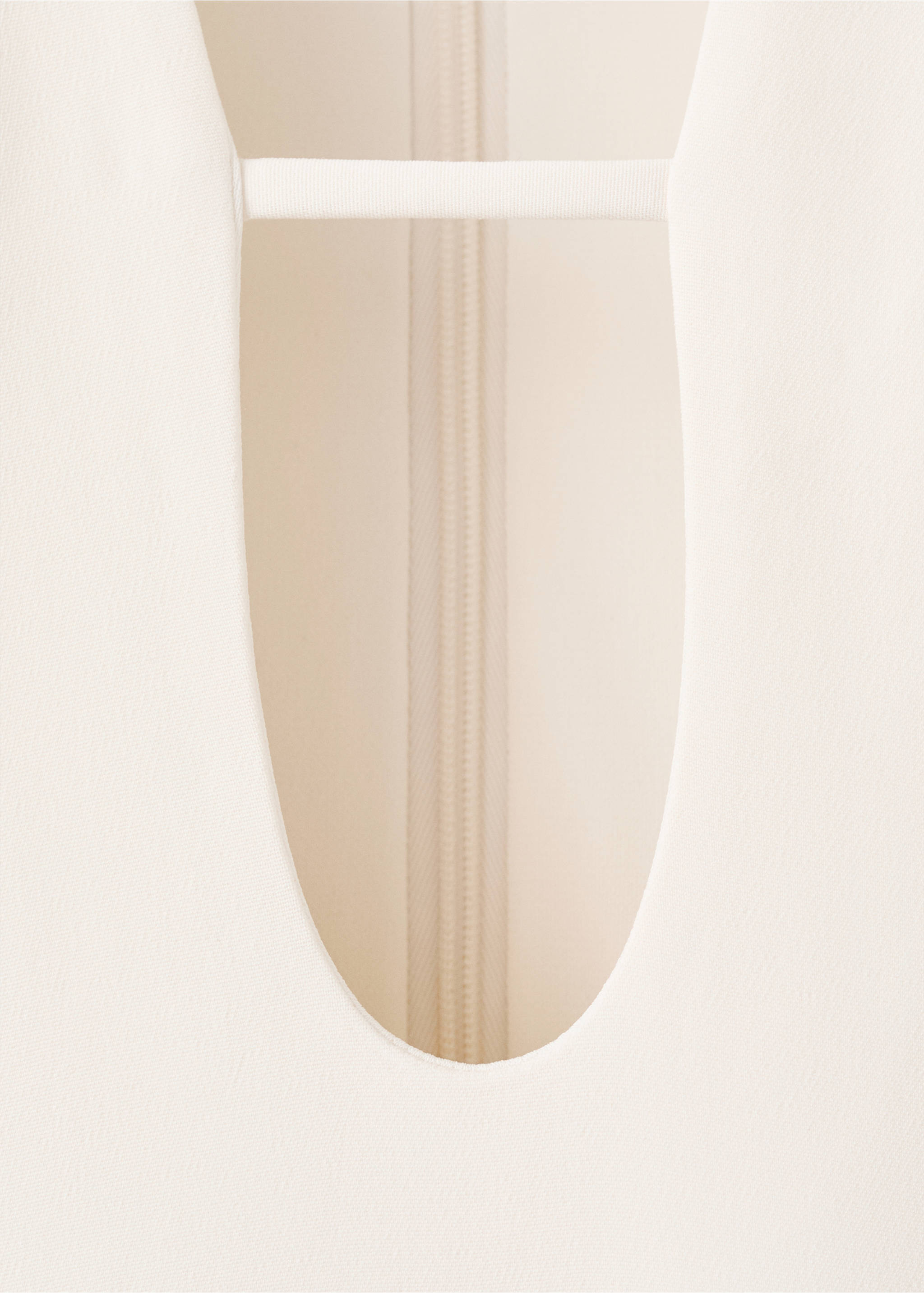 Lång v-ringad klänning - Detaljer om artikeln 8, Rå. Ref: 27075992-00.