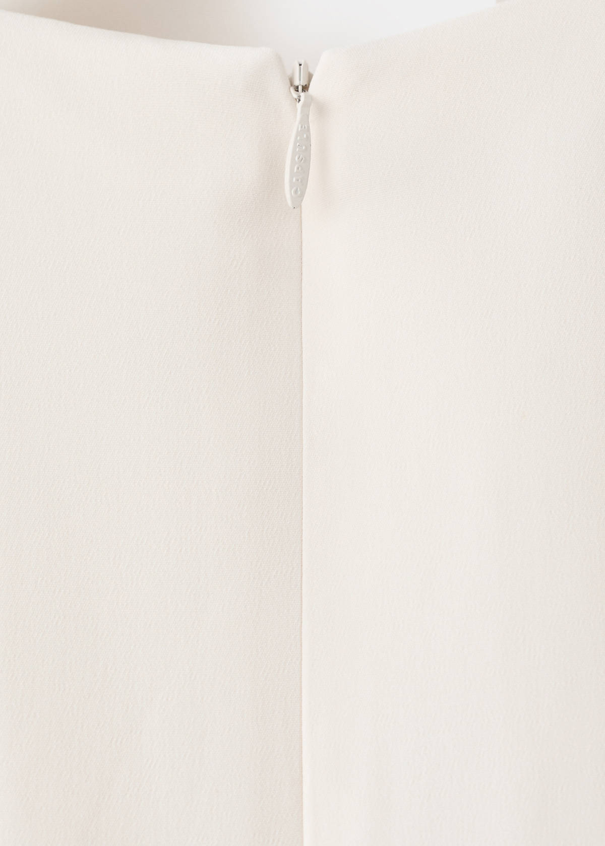 V-neckline long dress — Ecru