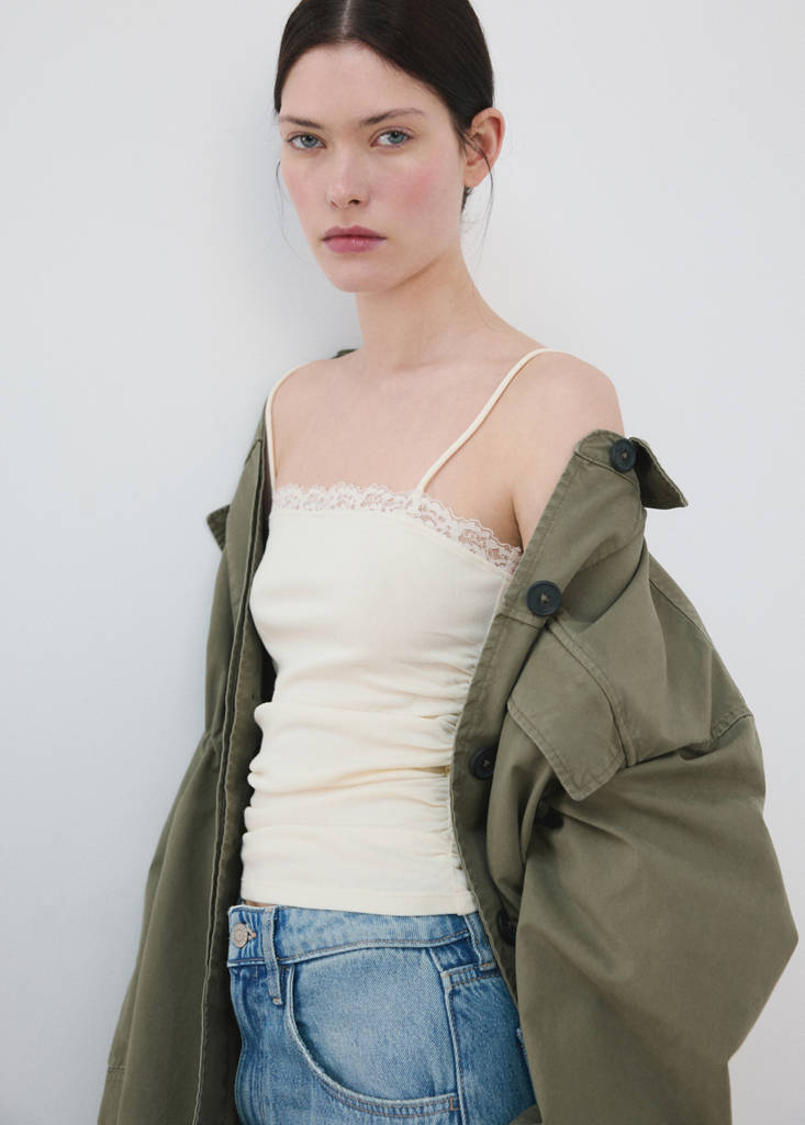 Top with lace neck — Vanilla