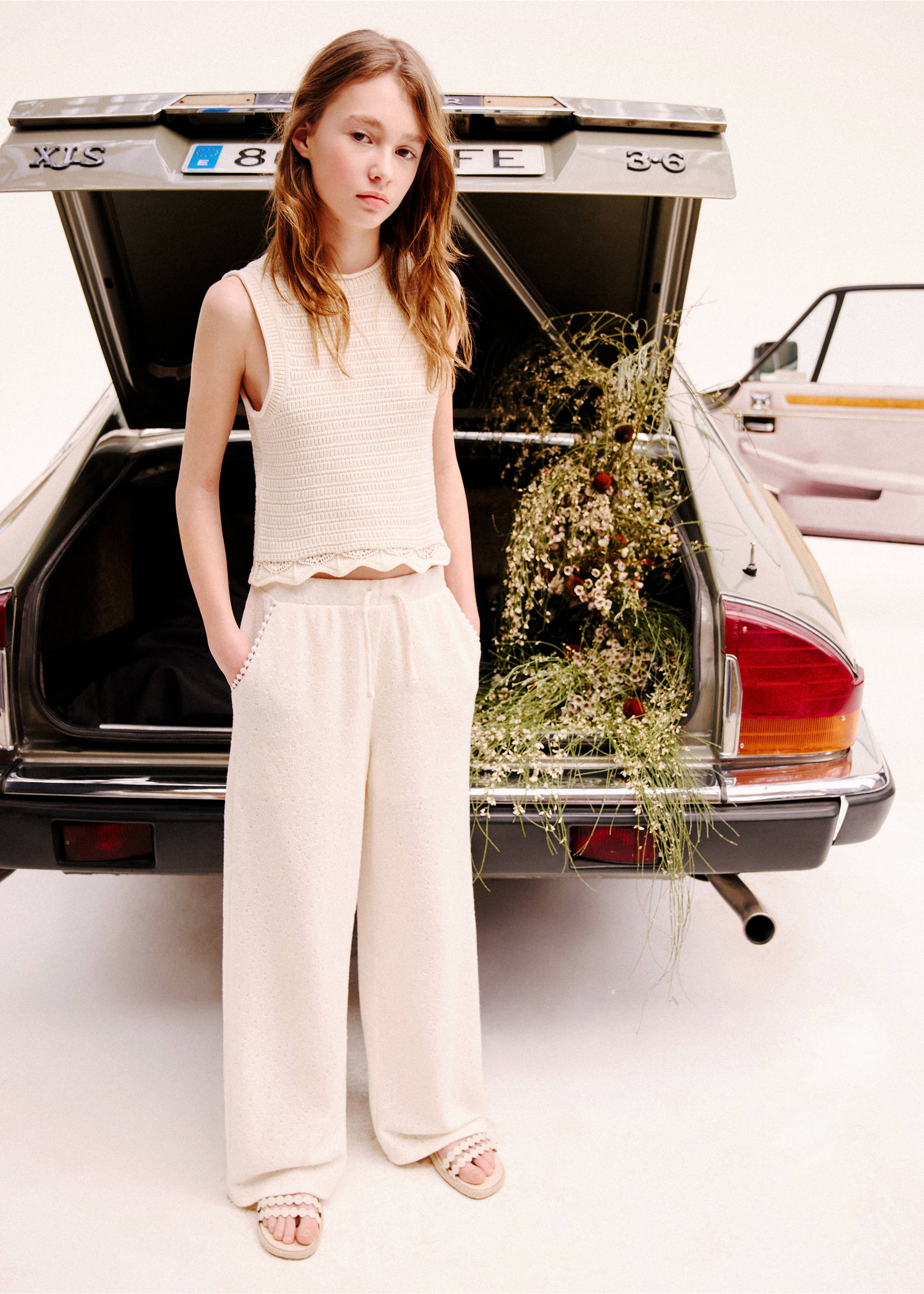 Embroidered knitted top - Details of the article 5, Ecru. Ref: 27076351-00.