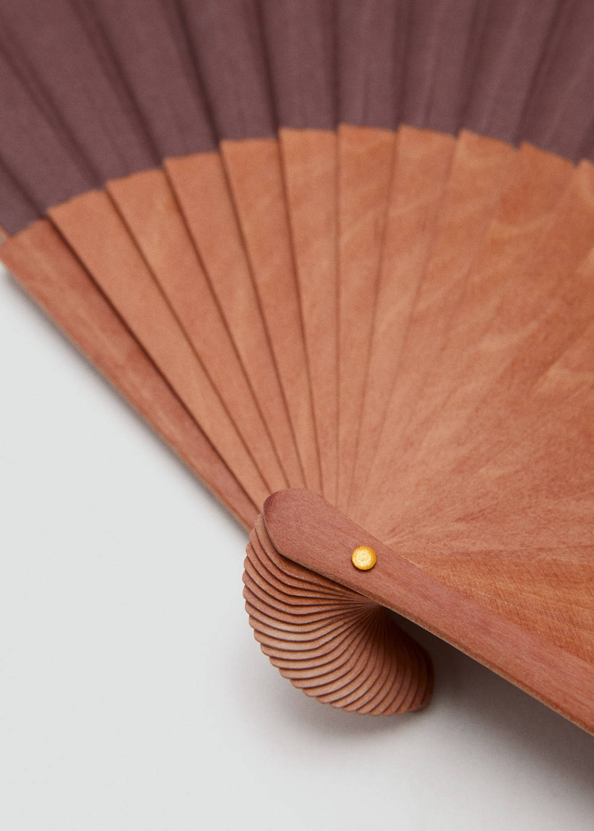 Smooth wooden fan — Brown