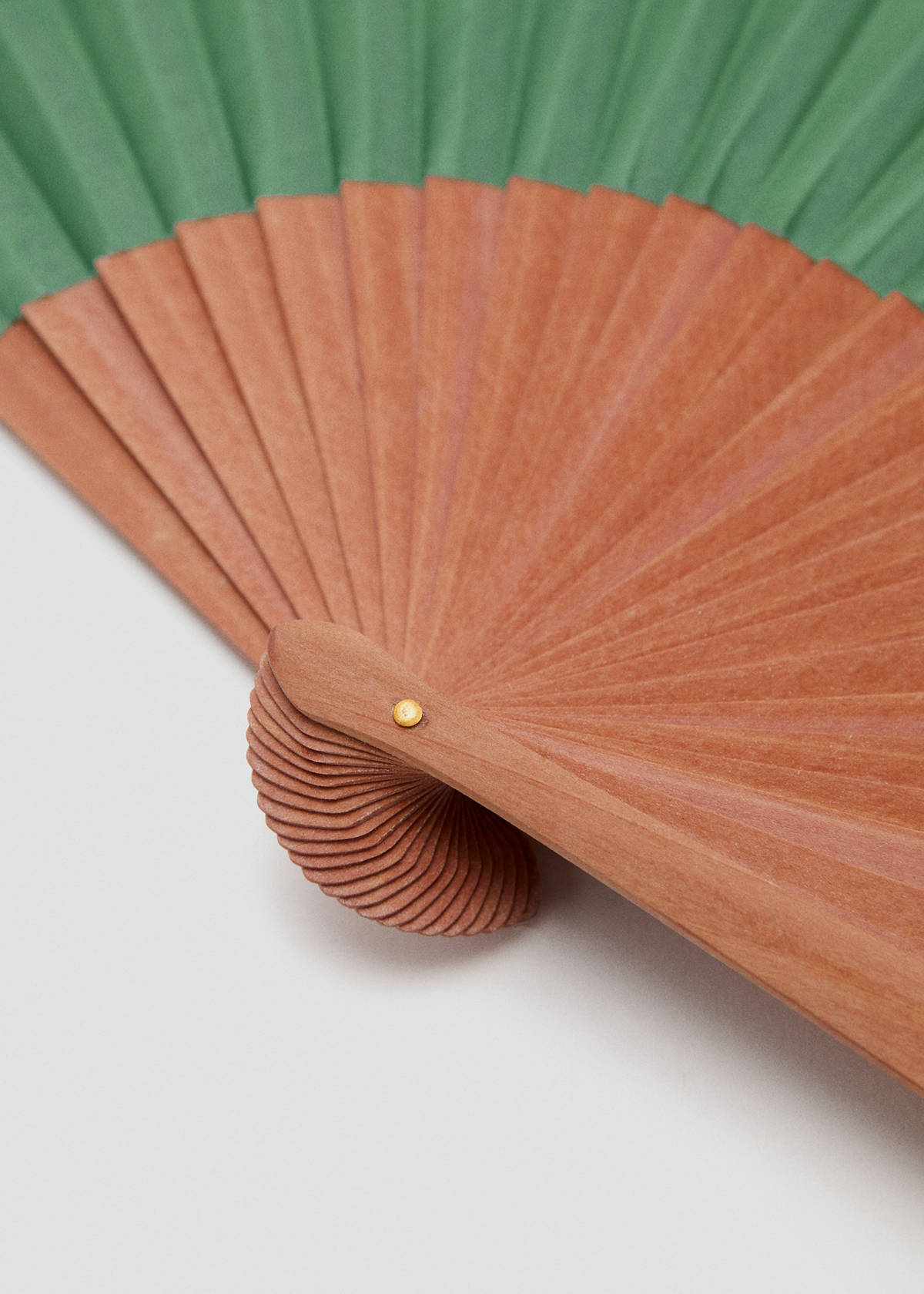Smooth wooden fan — Green