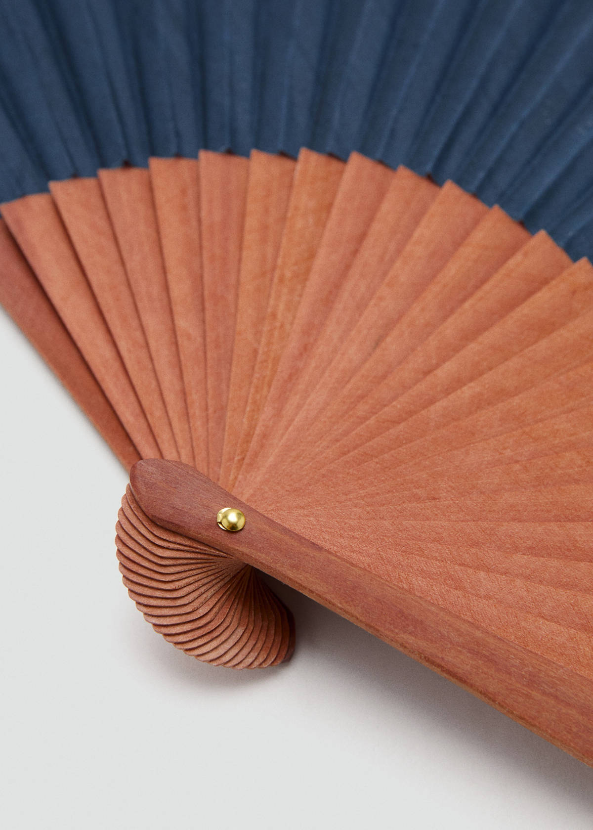Smooth wooden fan — Navy
