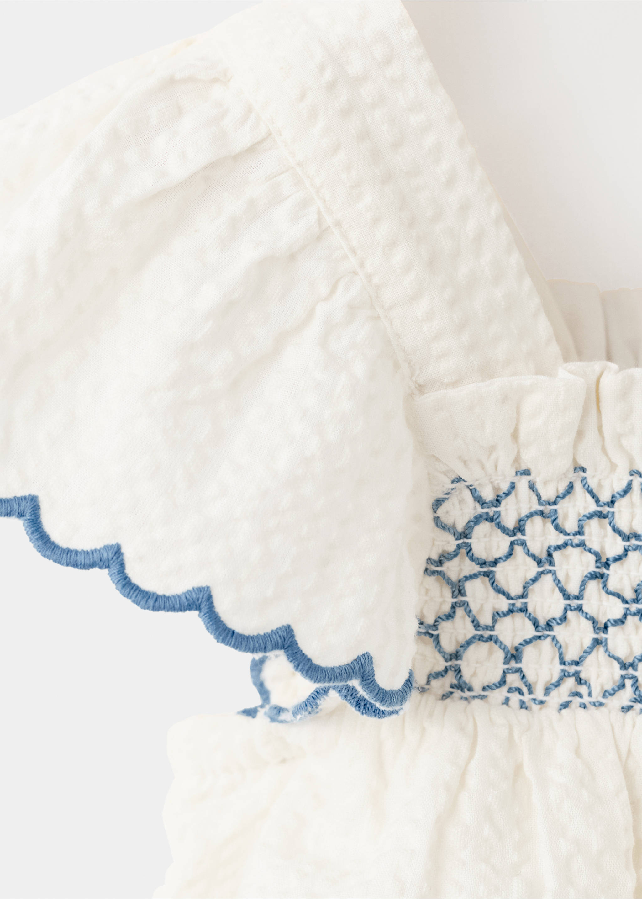 Kleid und Höschen mit Stickdetail - Detail des Artikels 8, Gelb. Ref: 27076721-00.