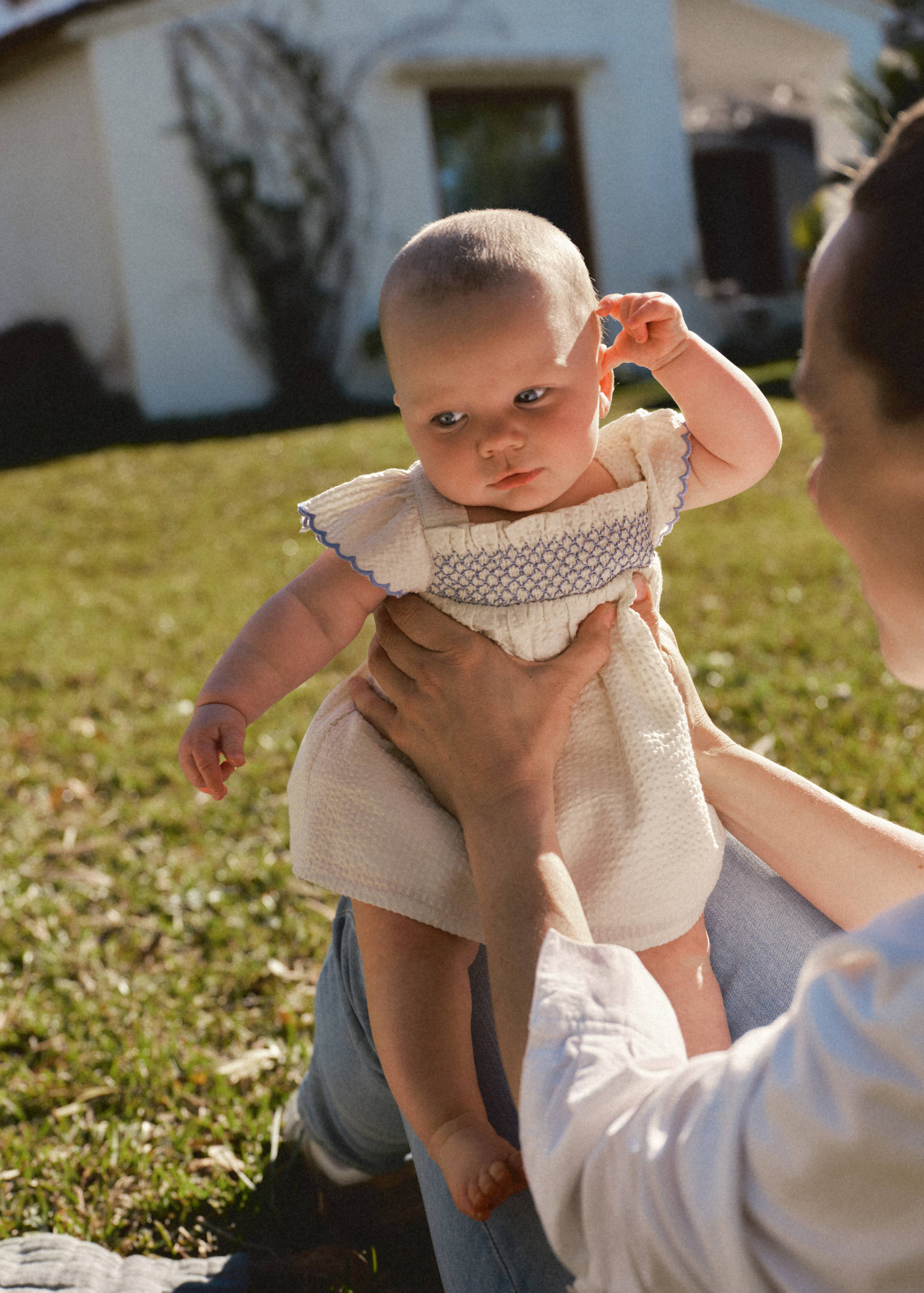 Kleid und Höschen mit Stickdetail - Detail des Artikels 5