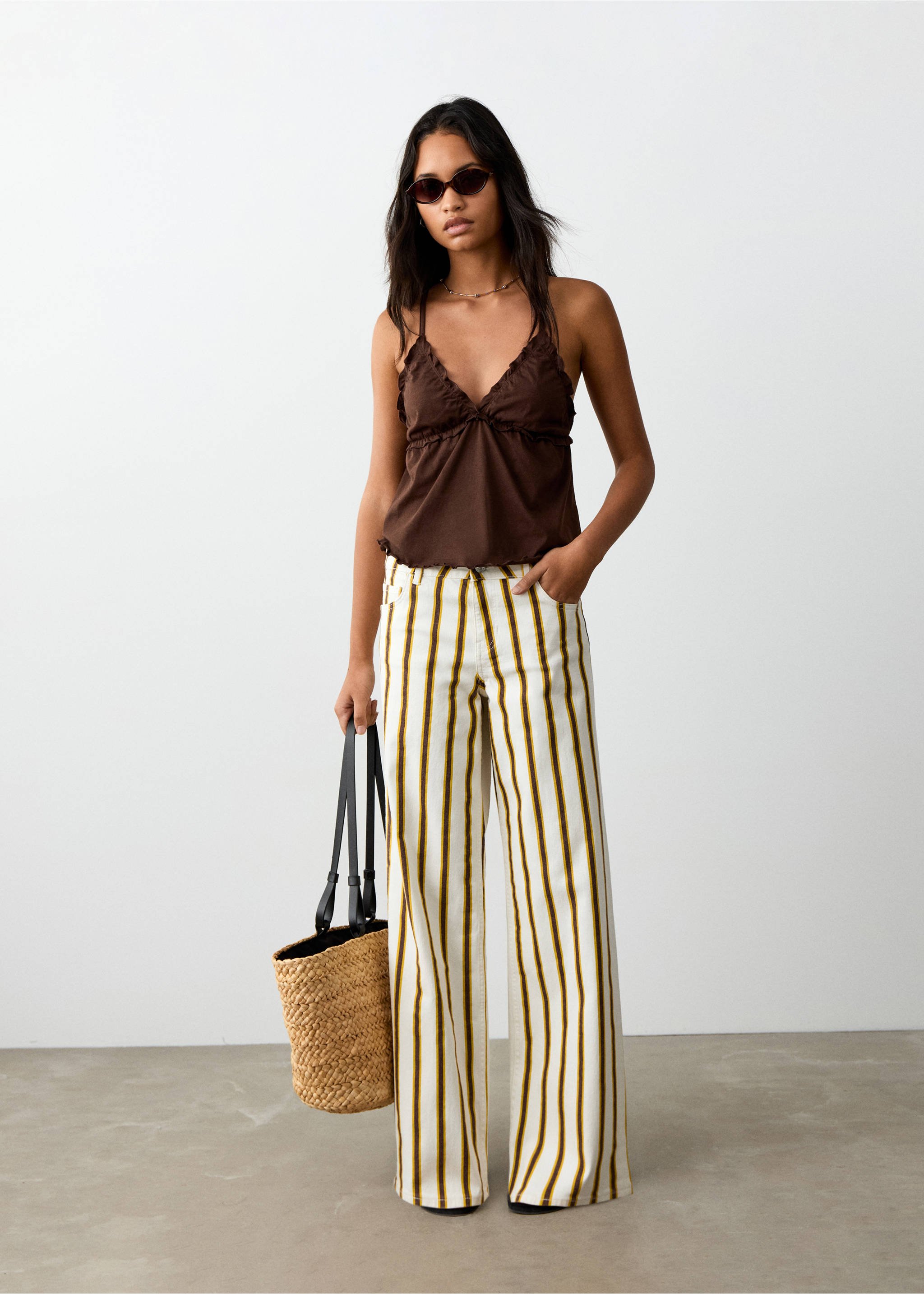 جينز بخصر عادي بطبعة خطوط - رؤية عامة, بيج فاتح. Ref: 27076726-00.