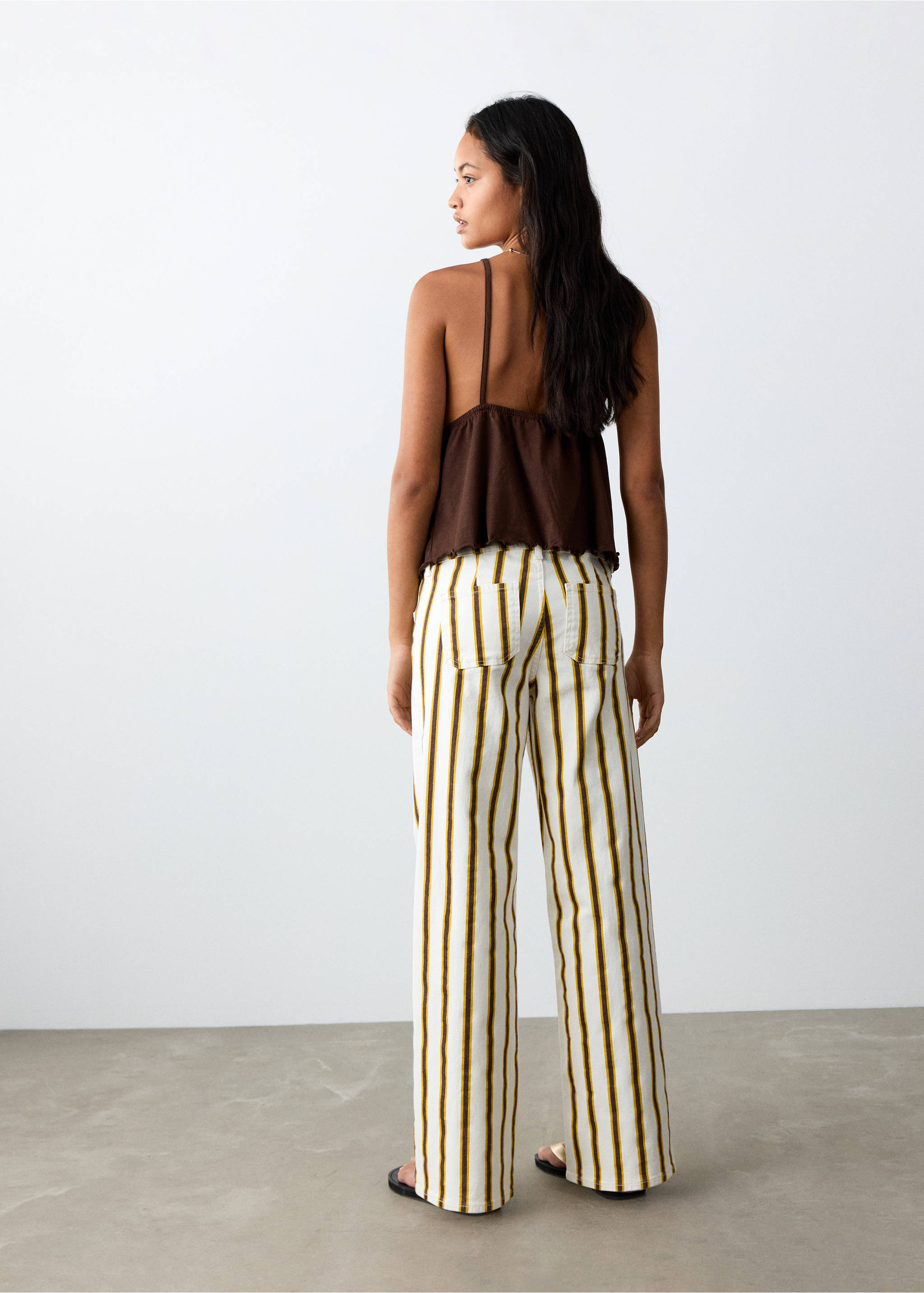 جينز بخصر عادي بطبعة خطوط - الجهة الخلفية للمنتج, بيج فاتح. Ref: 27076726-00.