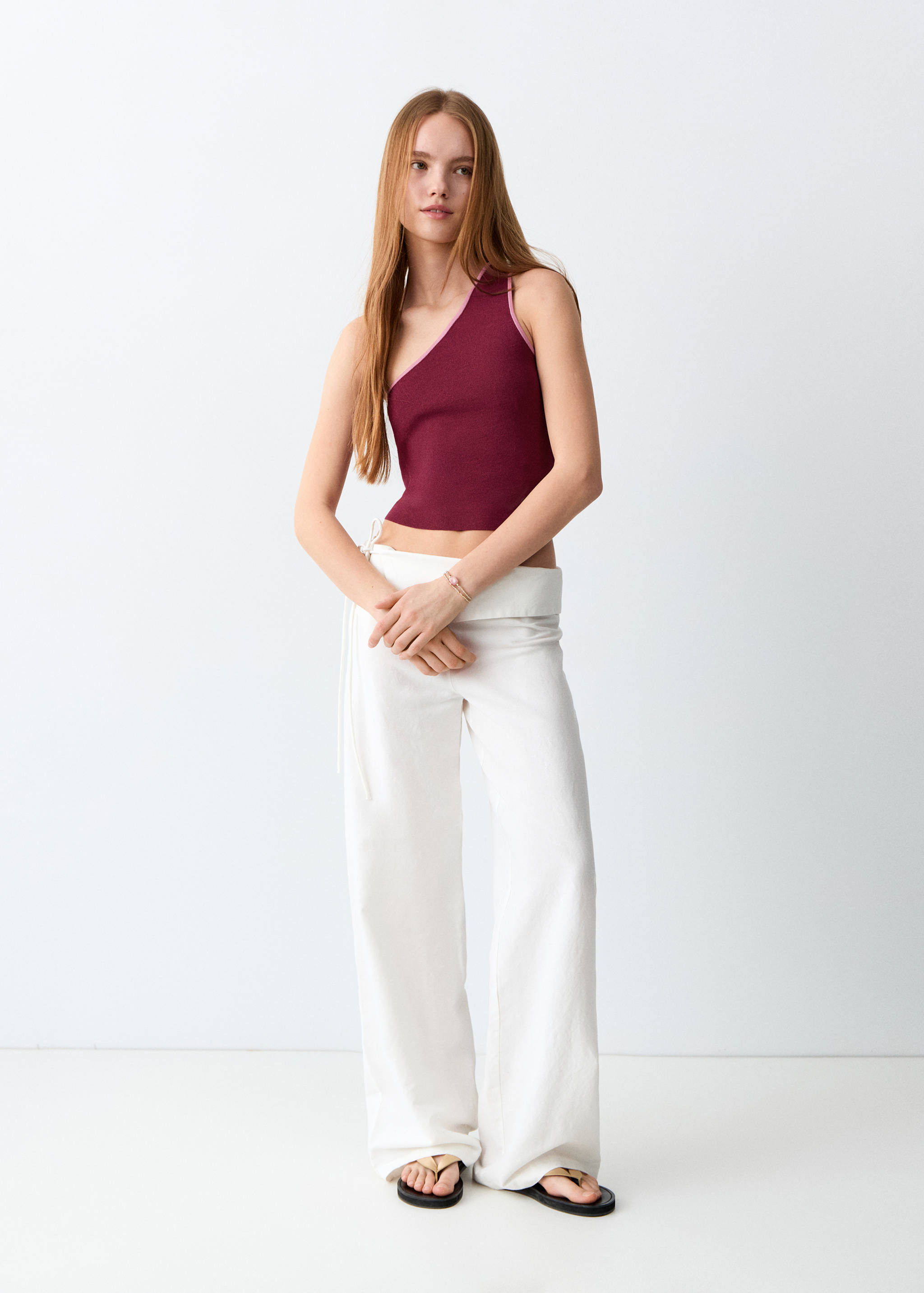 Asymmetrical top with contrasting trim - General plane