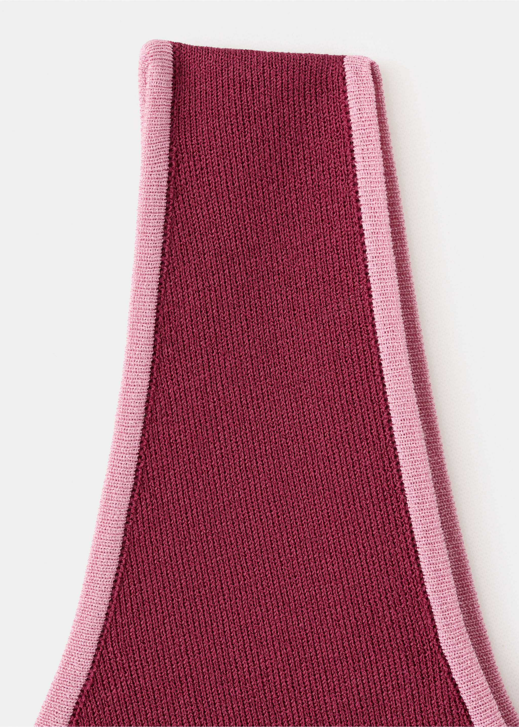 Top asimétrico ribete contraste - Detalle del artículo 8, Granate. Ref: 27076738-00.