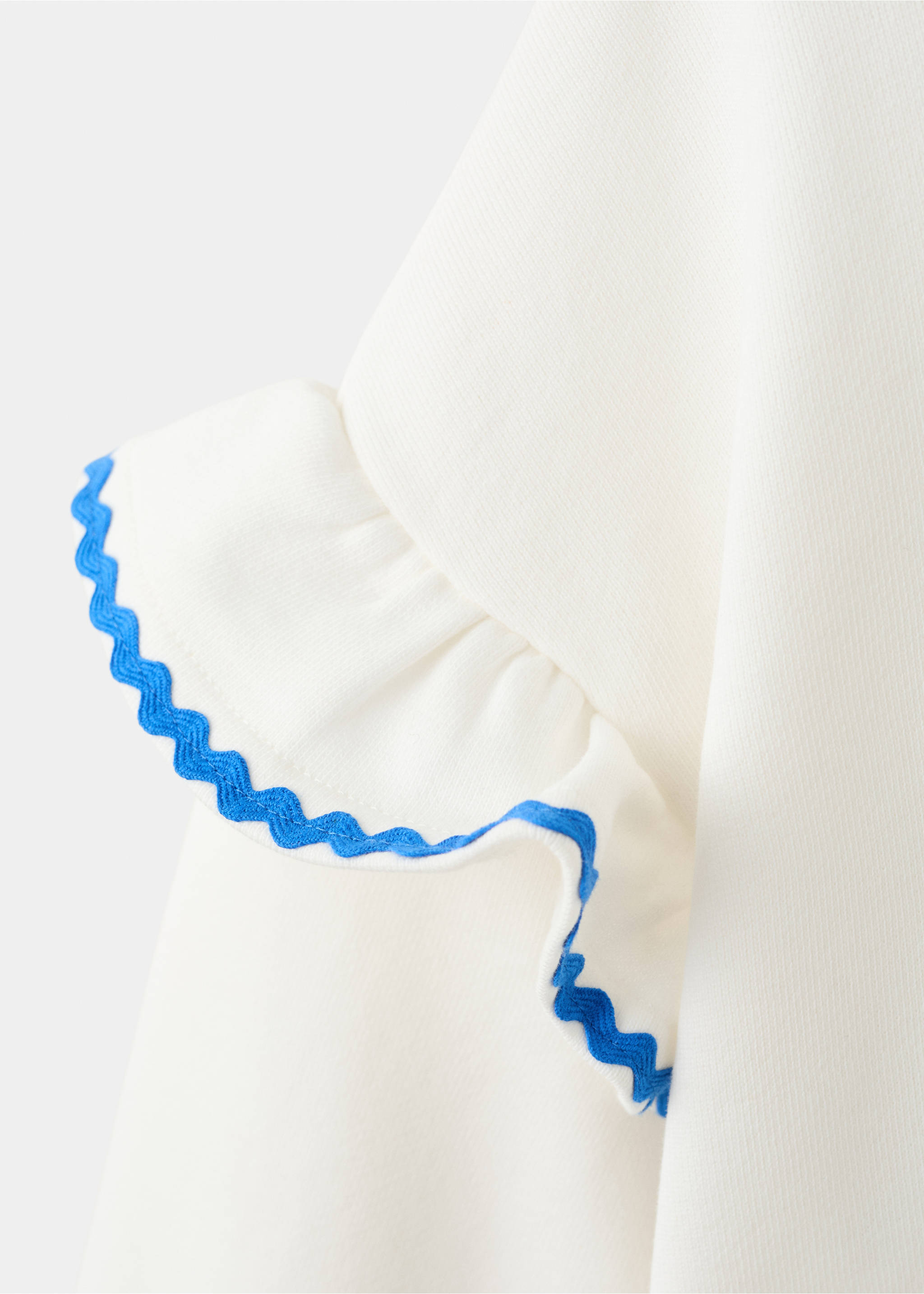 Contrast frill sweatshirt - Details of the article 8, Off White. Ref: 27076744-00.
