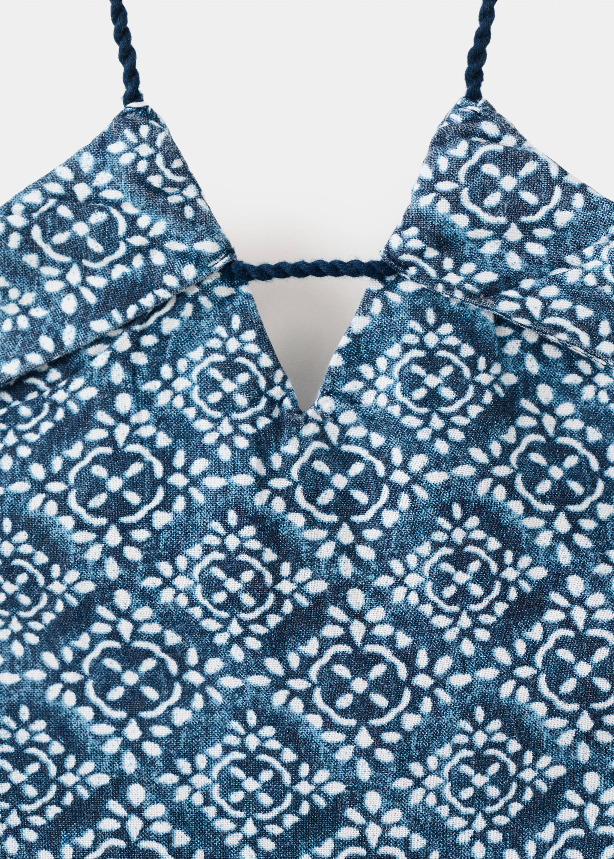 Halter-neck linen dress - Details of the article 8, Navy. Ref: 27077136-00.