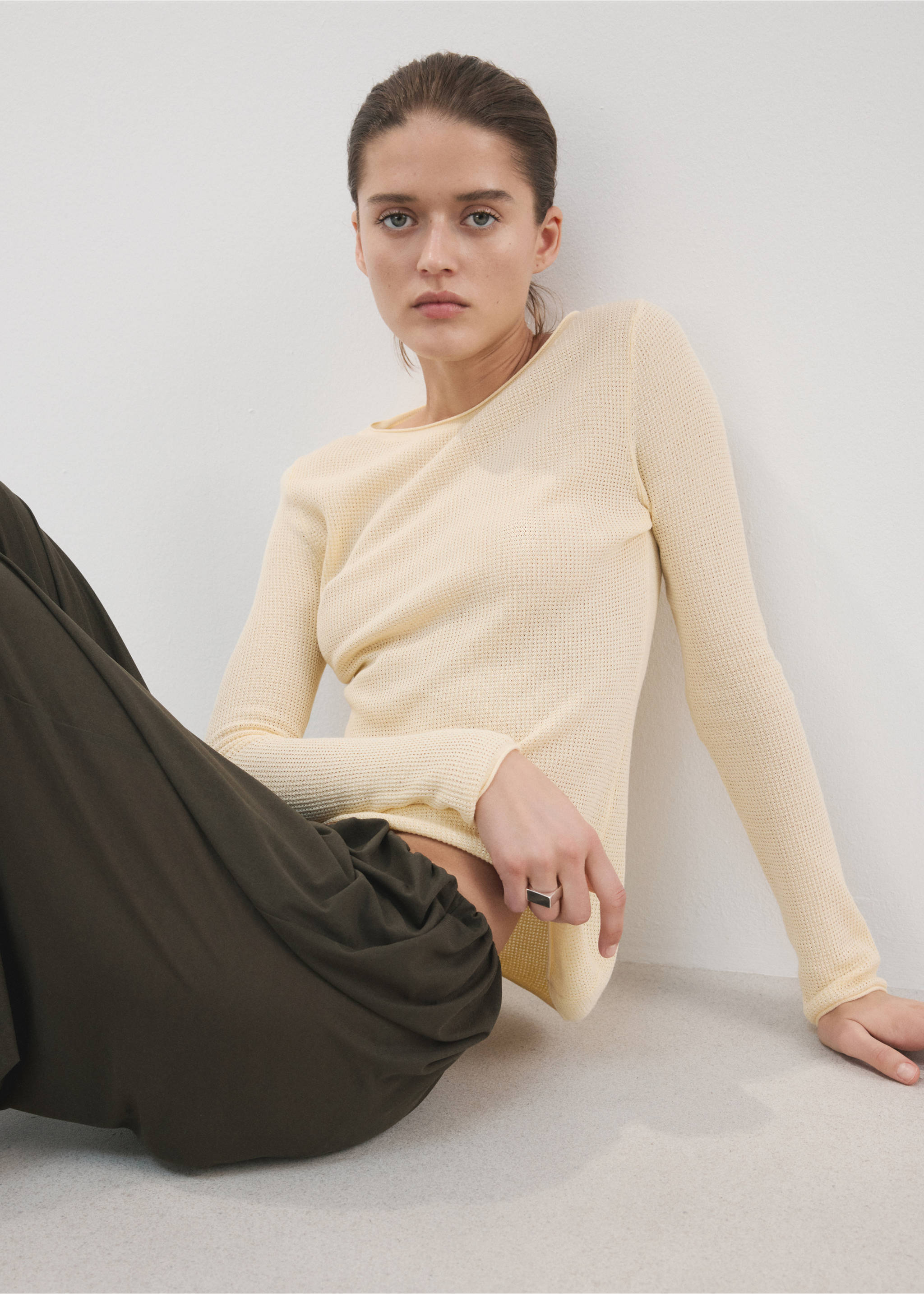 Fine-knit sweater - Details of the article 2, Pastel Yellow. Ref: 27077137-00.