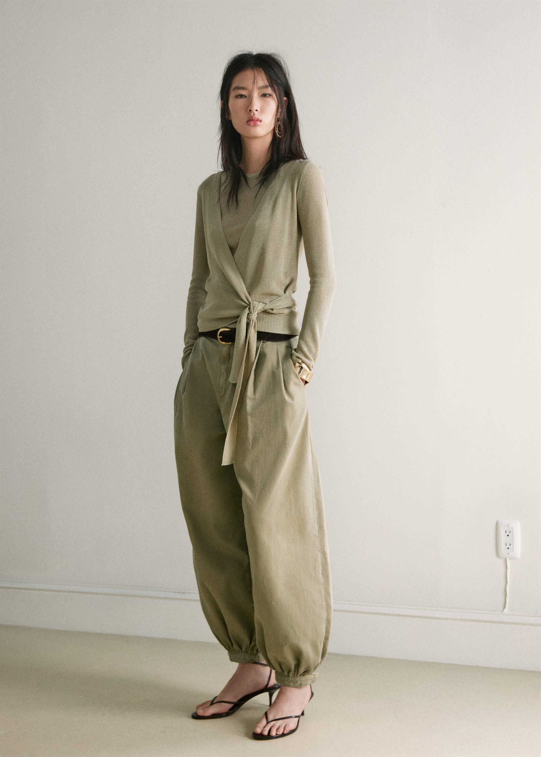 Knitted cardigan with bow - General plane