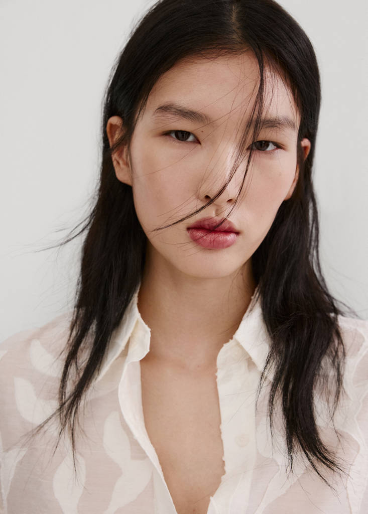Floral embroidery blouse — Off White