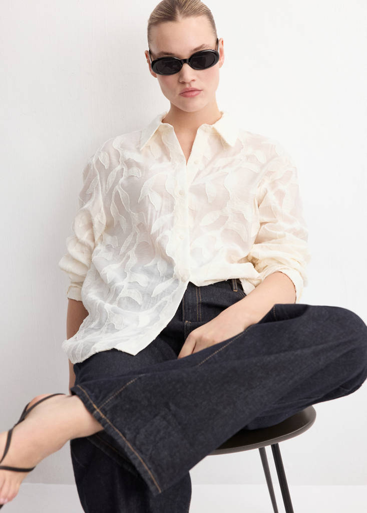 Floral embroidery blouse — Off White