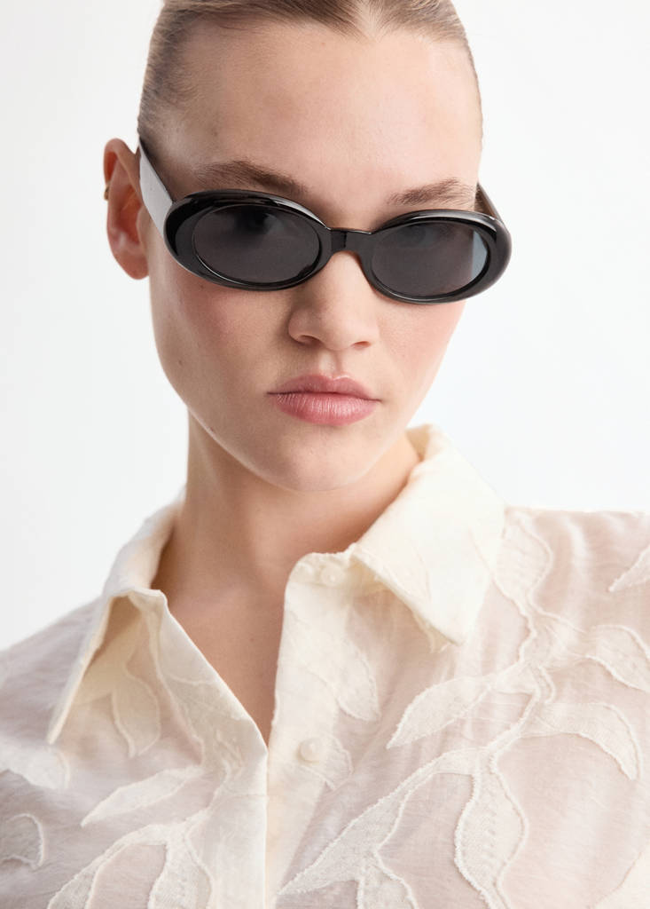 Floral embroidery blouse — Off White