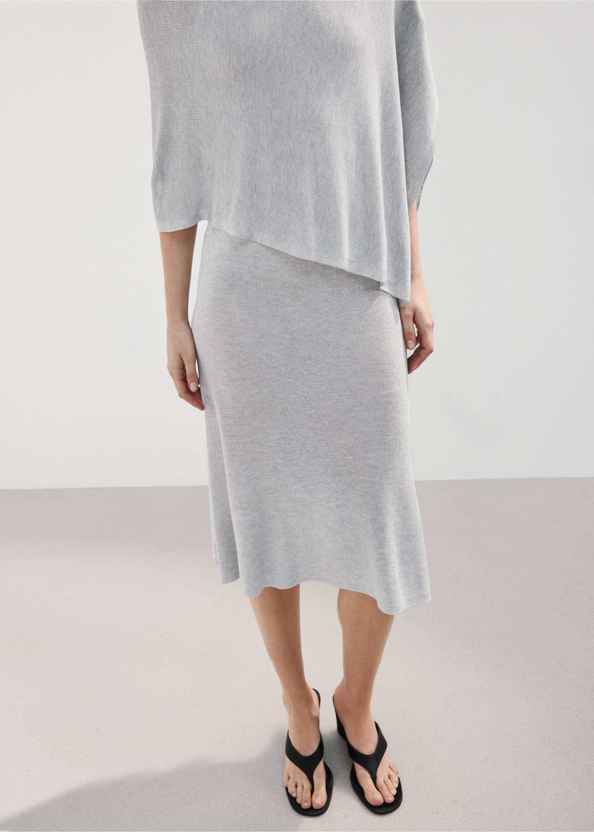 Falda midi punto fino - Plano medio, Gris claro vigoré. Ref: 27077143-00.