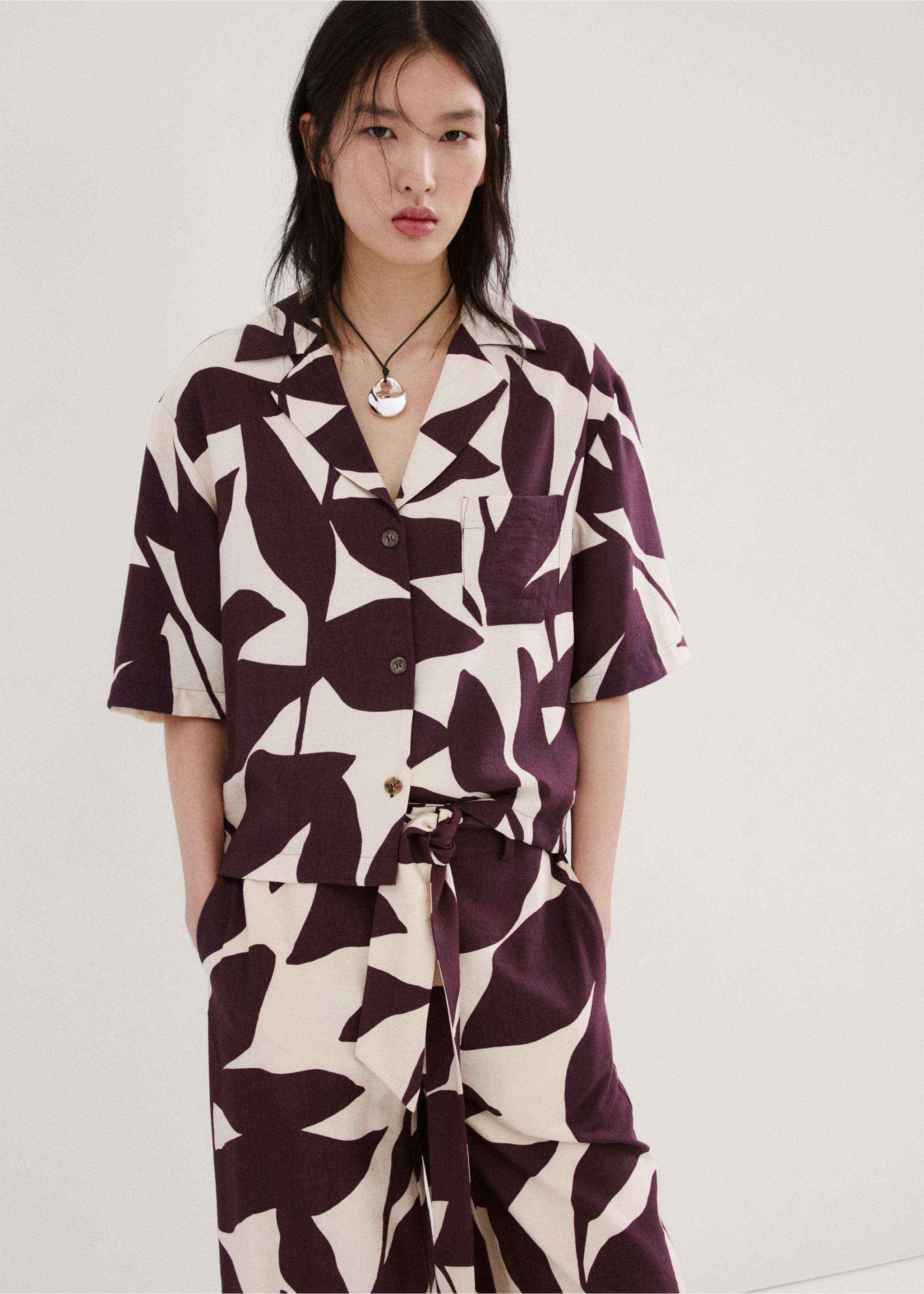 Printed straight pants - Details of the article 1, Ecru. Ref: 27077144-00.