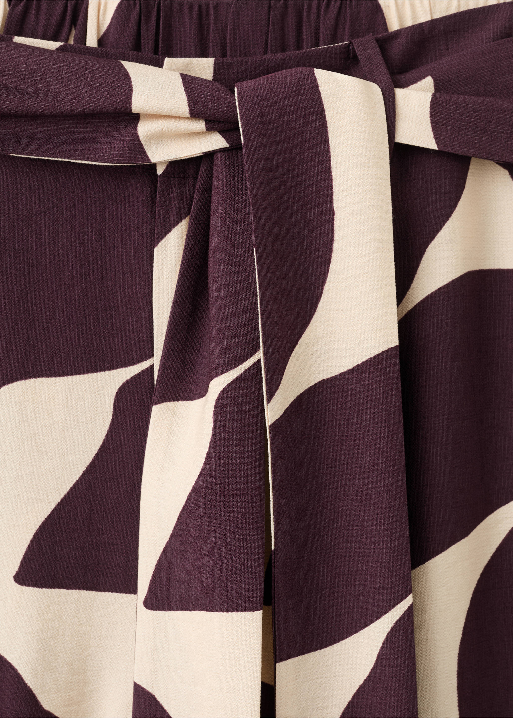 Printed straight pants - Details of the article 8, Ecru. Ref: 27077144-00.