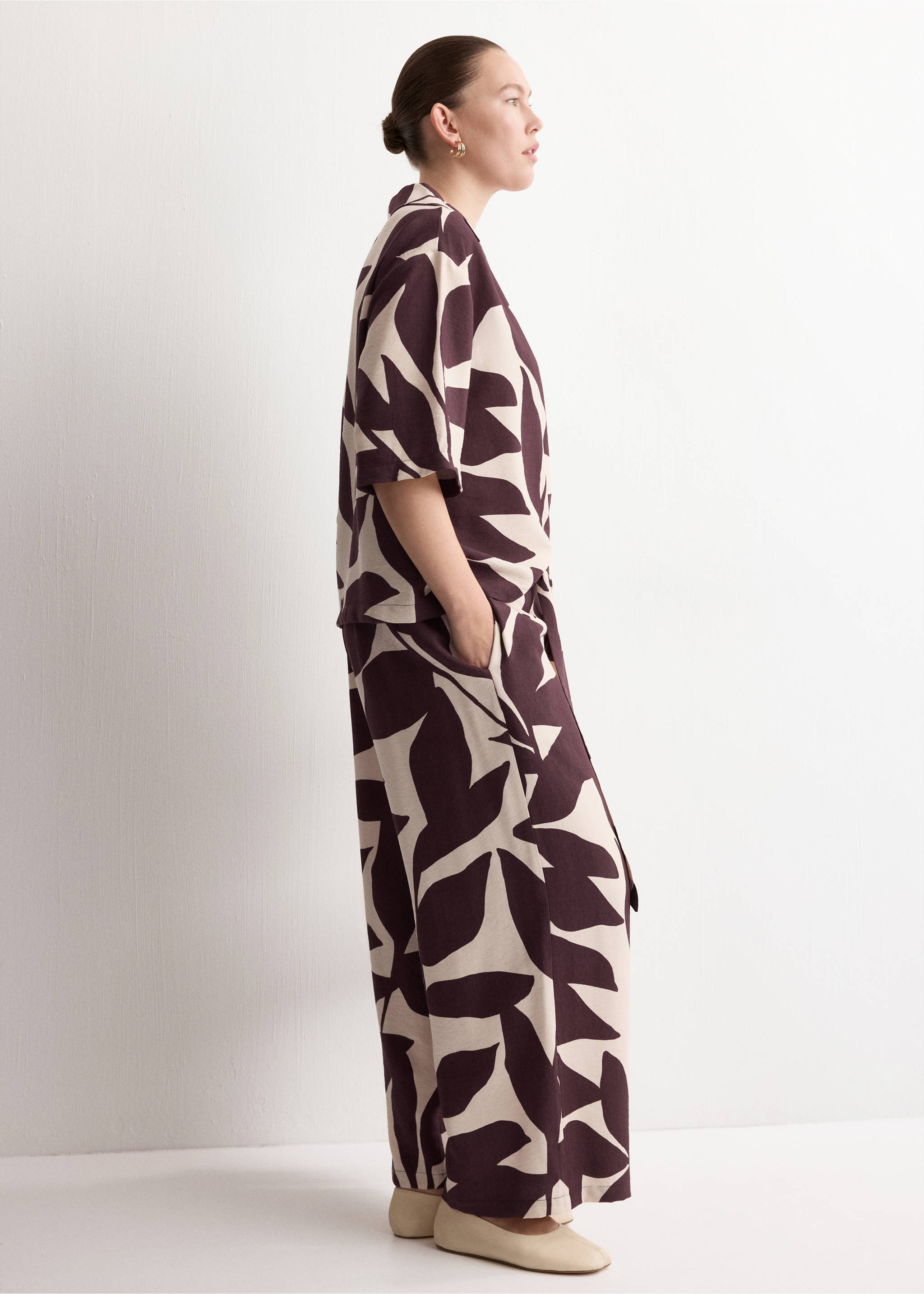 Printed straight pants - Details of the article 3, Ecru. Ref: 27077144-00.