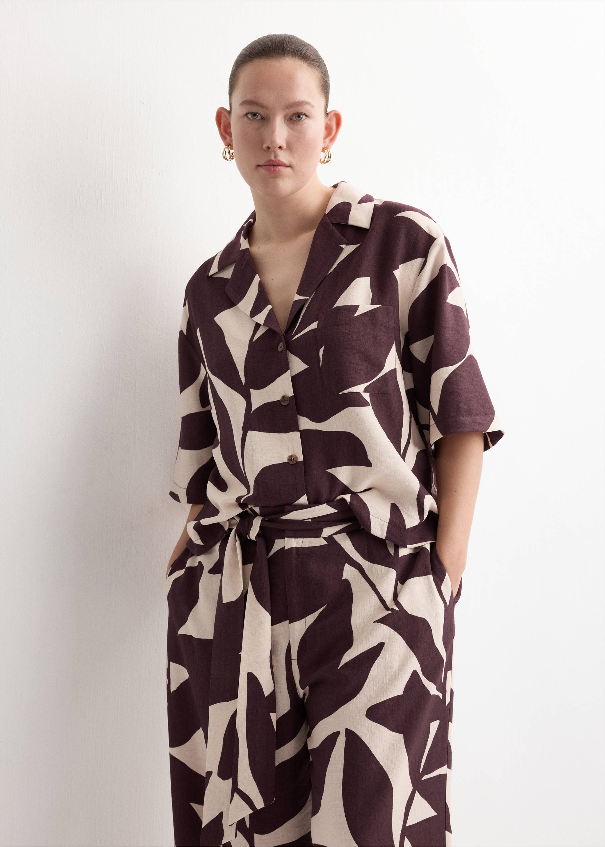 Printed straight pants - Details of the article 5, Ecru. Ref: 27077144-00.