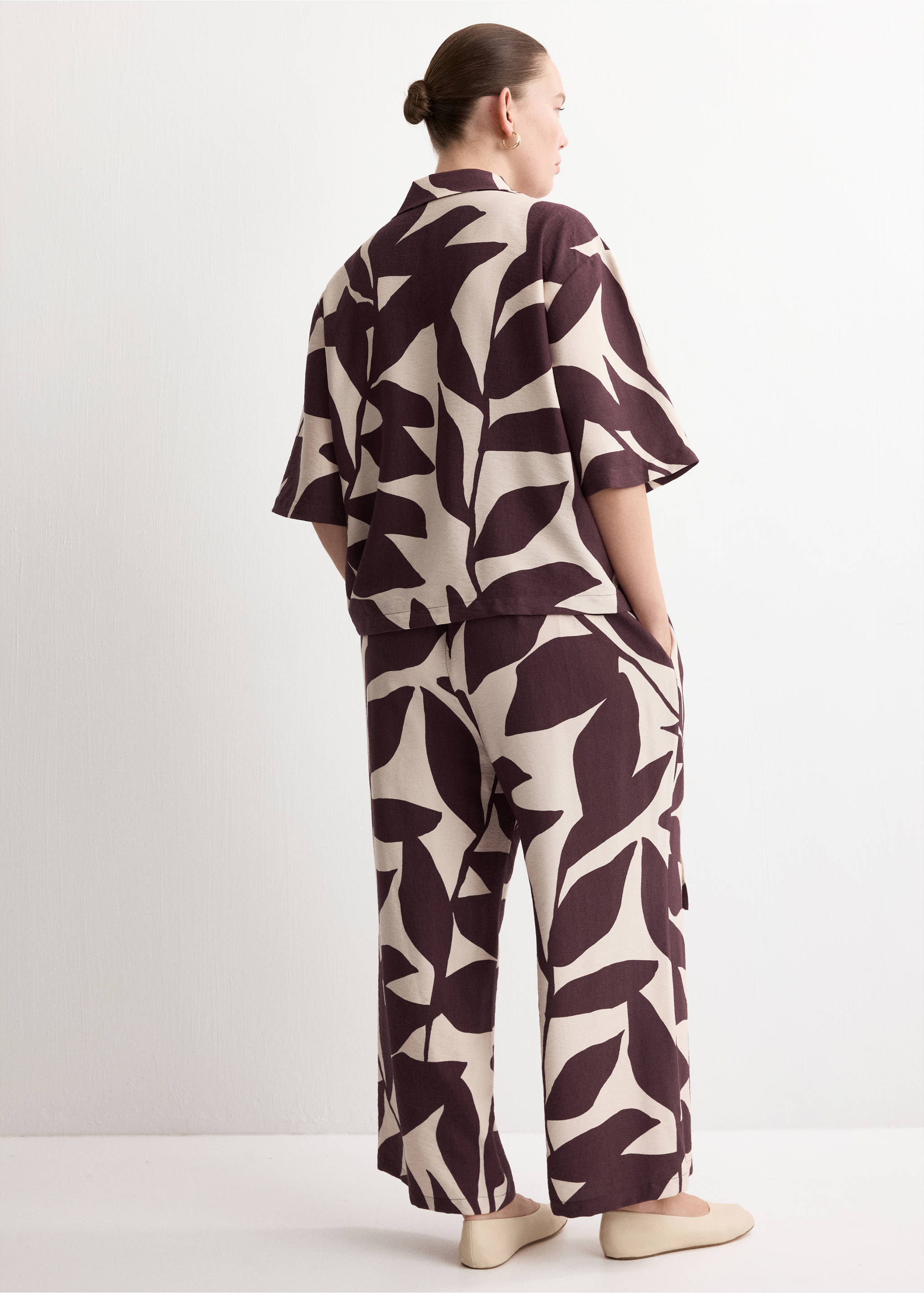 Printed straight pants - Details of the article 4, Ecru. Ref: 27077144-00.