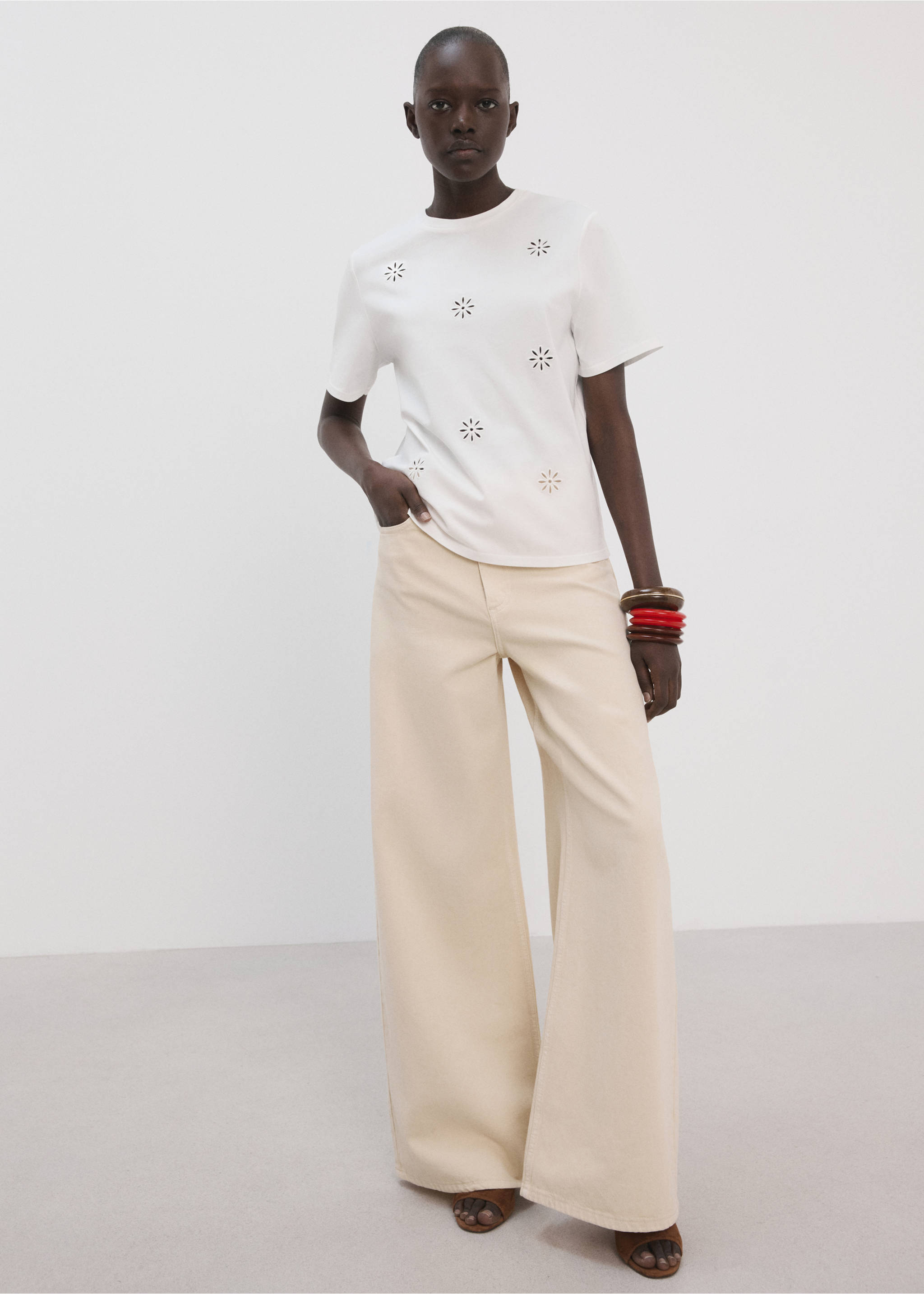 T-shirt coton ajouré détails brodés - Plan général, Blanc. Ref: 27077152-00.