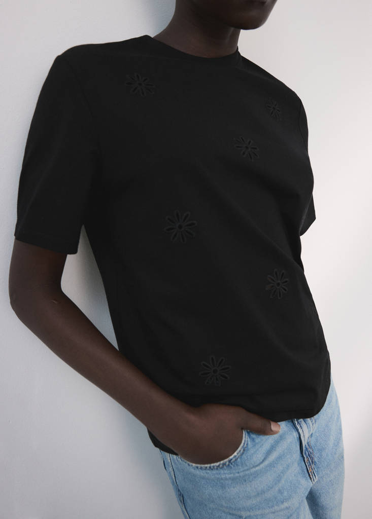 Camiseta algodón calados bordados