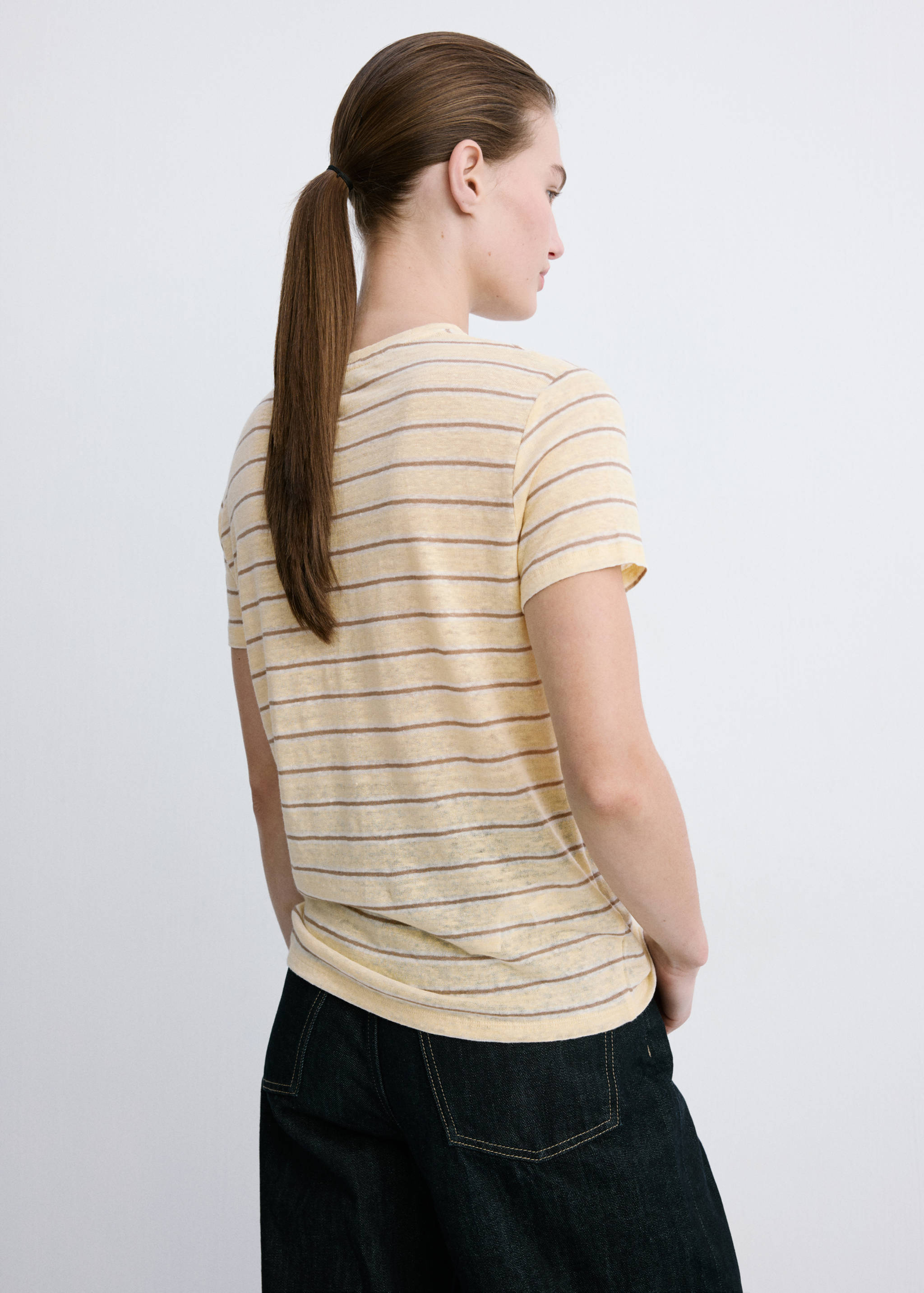 Short-sleeved linen t-shirt - Reverse of the article