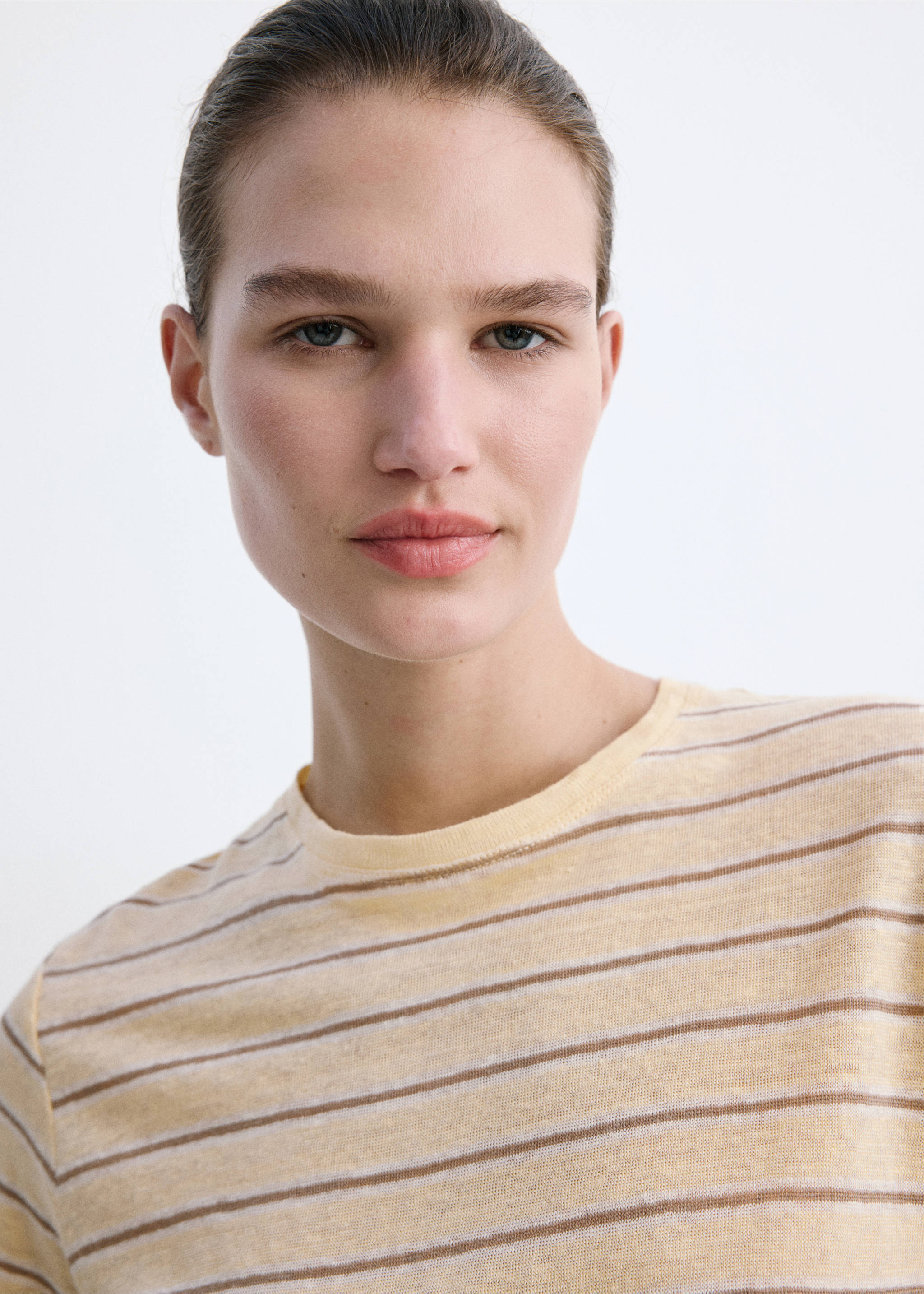 Short-sleeved linen t-shirt - Details of the article 1, Yellow. Ref: 27077154-00.