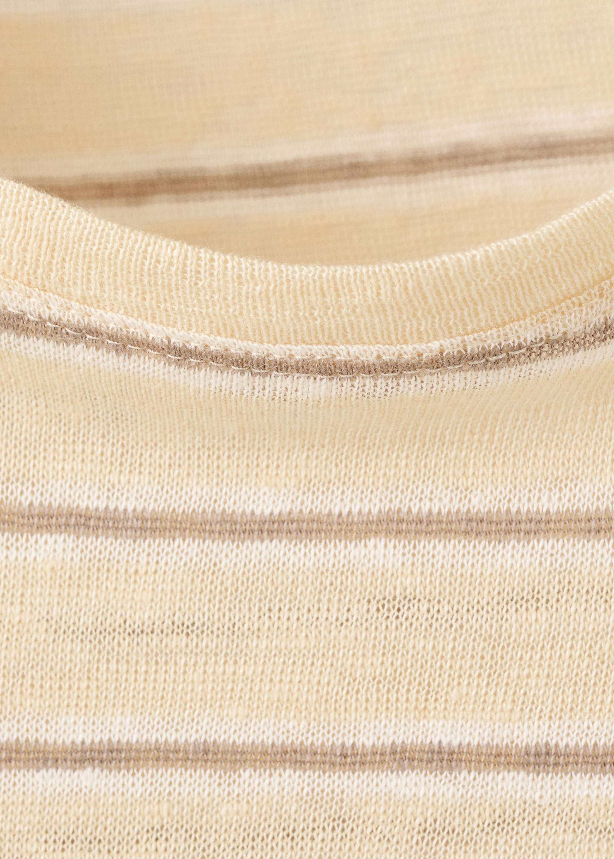 Short-sleeved linen t-shirt - Details of the article 8