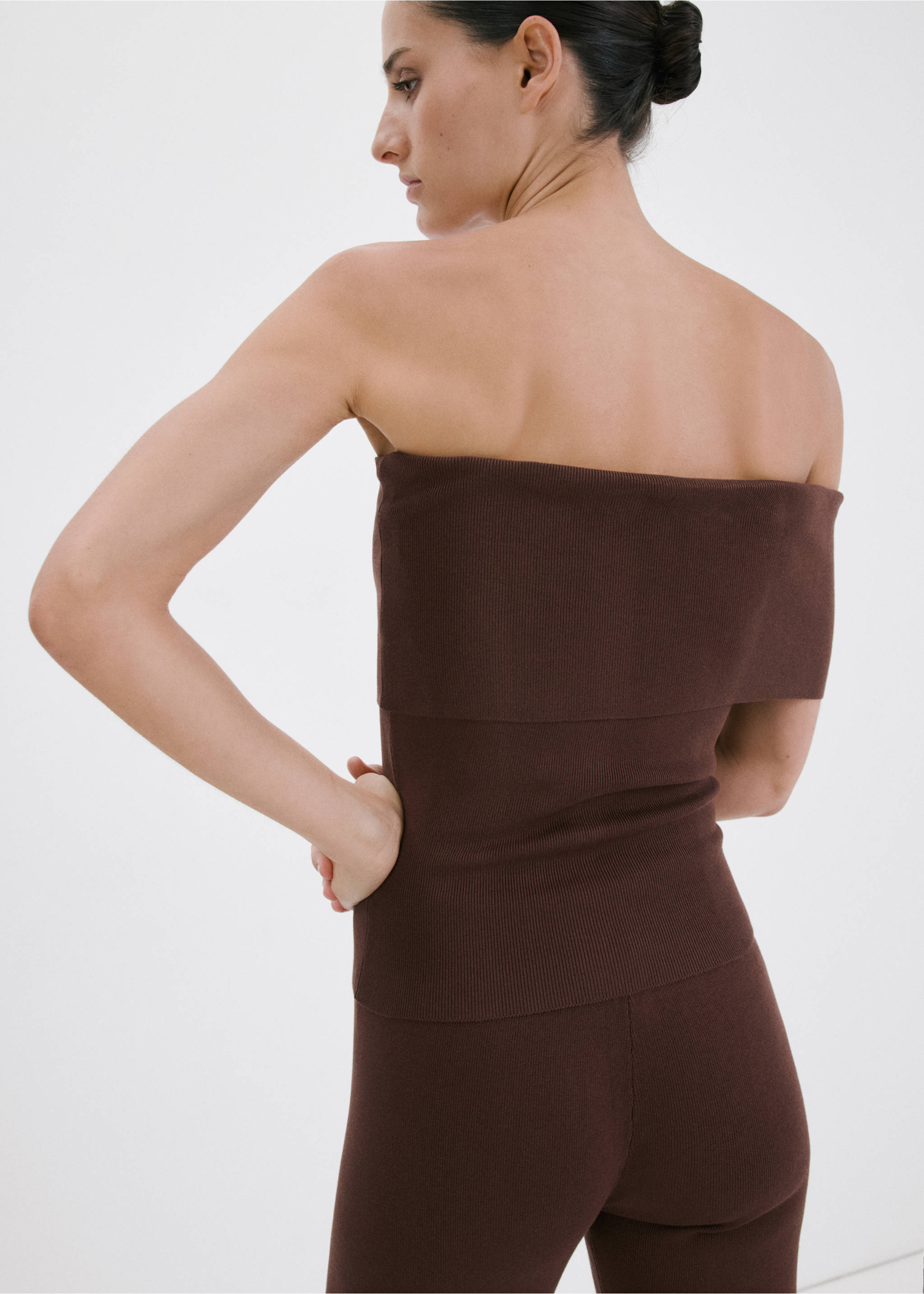 Top épaules dénudées - Verso de l’article, Chocolat. Ref: 27077155-00.