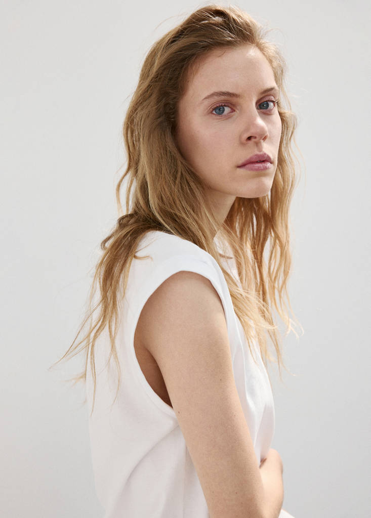 Short-sleeved t-shirt with shoulder pads — White