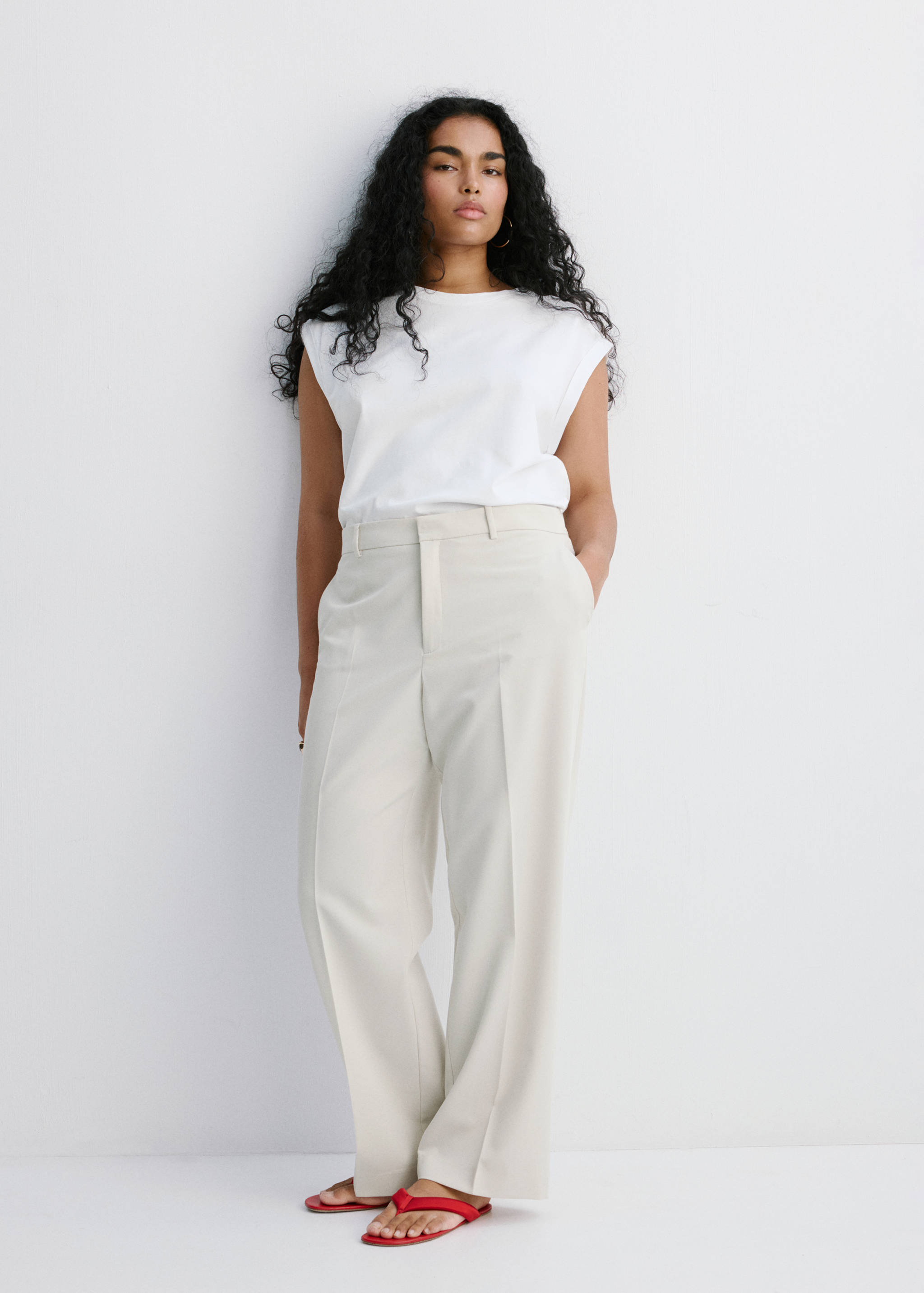 تي شيرت بأكمام قصيرة مزود بحشوة على الكتف - تفاصيل المنتج 3