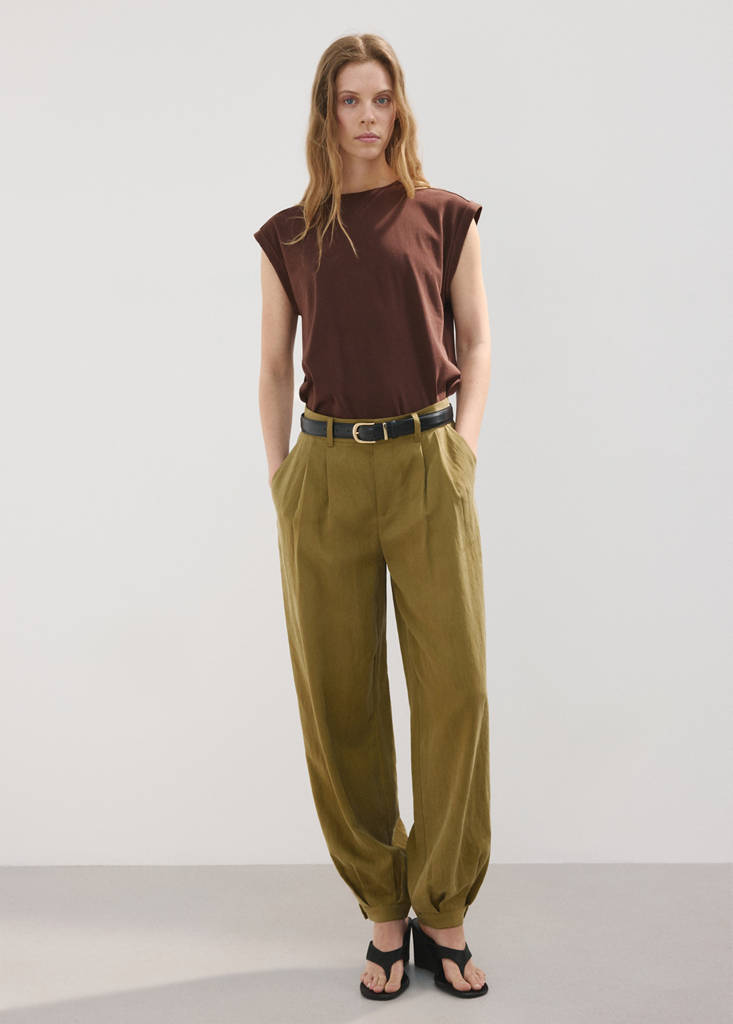 Short-sleeved t-shirt with shoulder pads — Brown