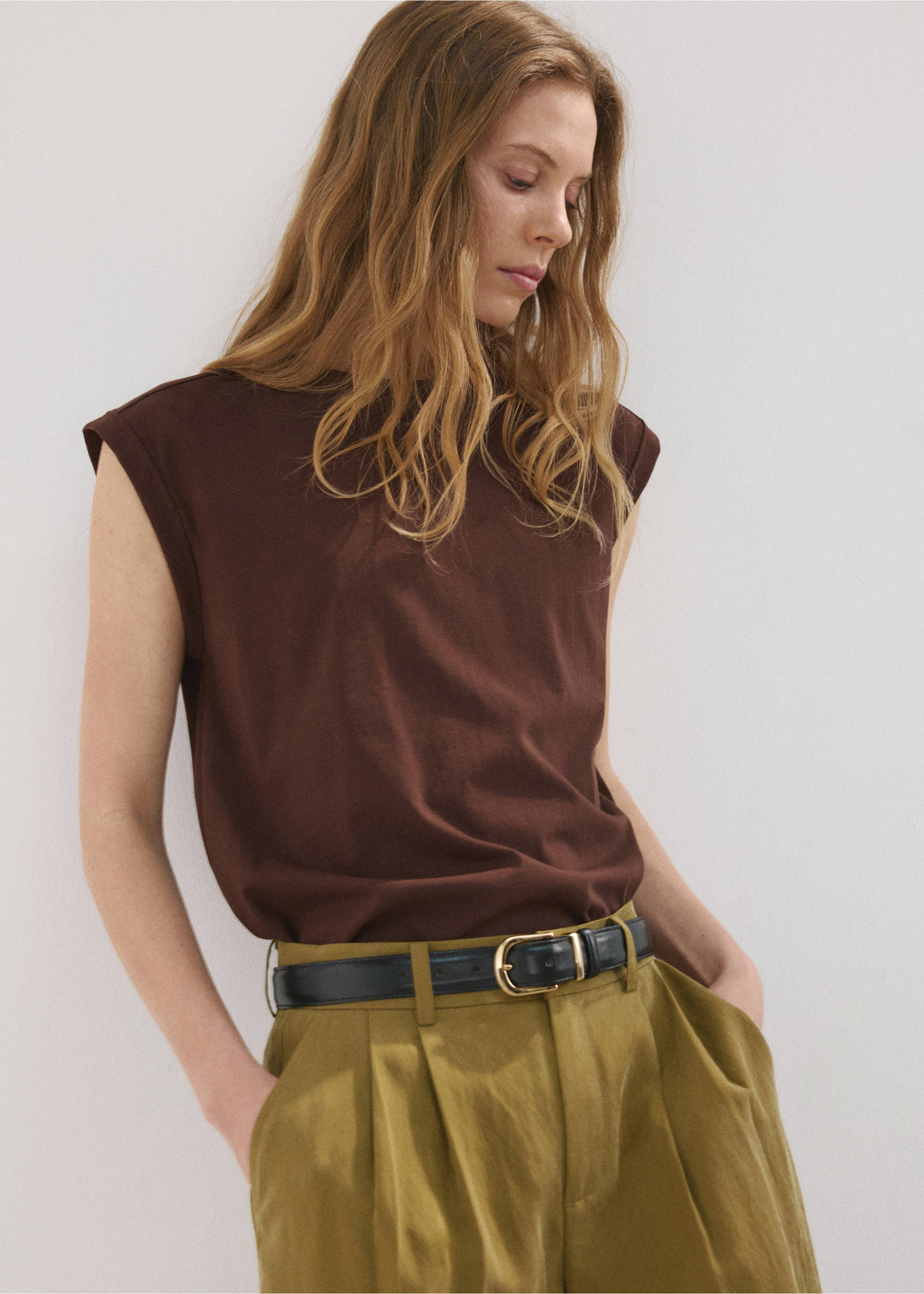 Short-sleeved t-shirt with shoulder pads - Medium plane, Brown. Ref: 27077159-00.