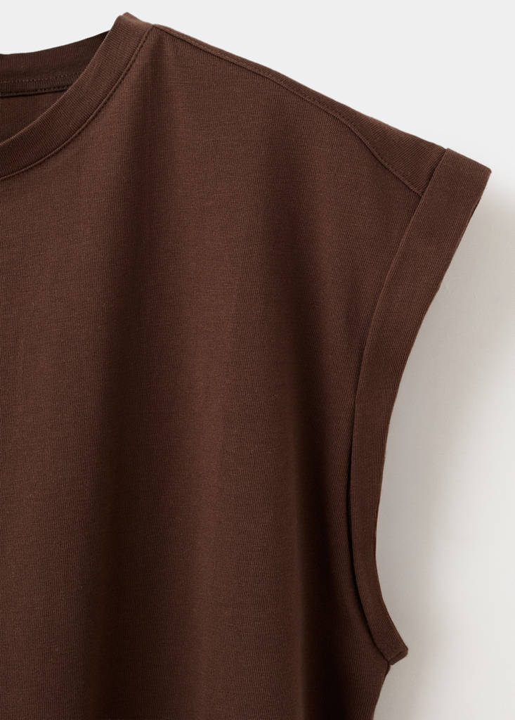 Short-sleeved t-shirt with shoulder pads — Brown