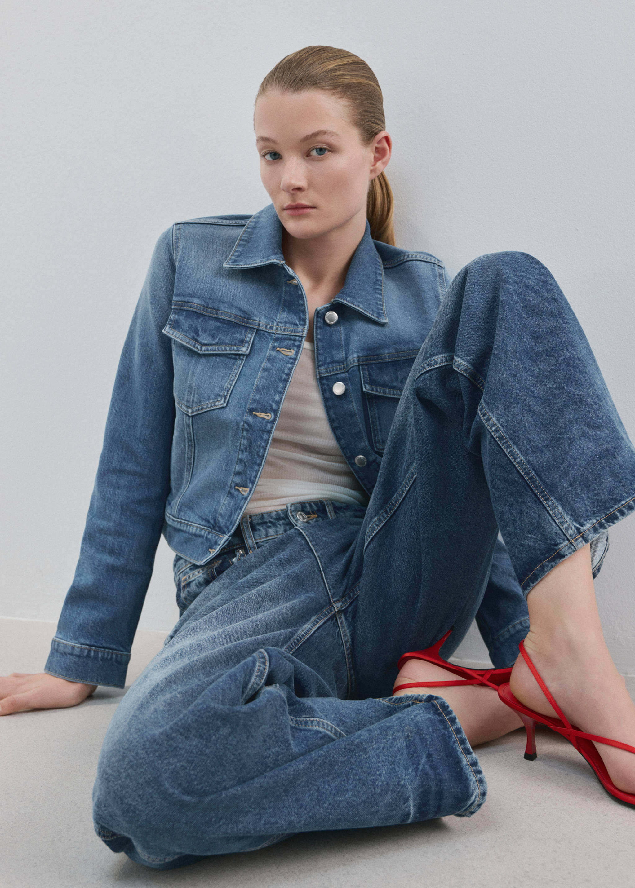 Chaqueta vaquera bolsillos - Plano medio