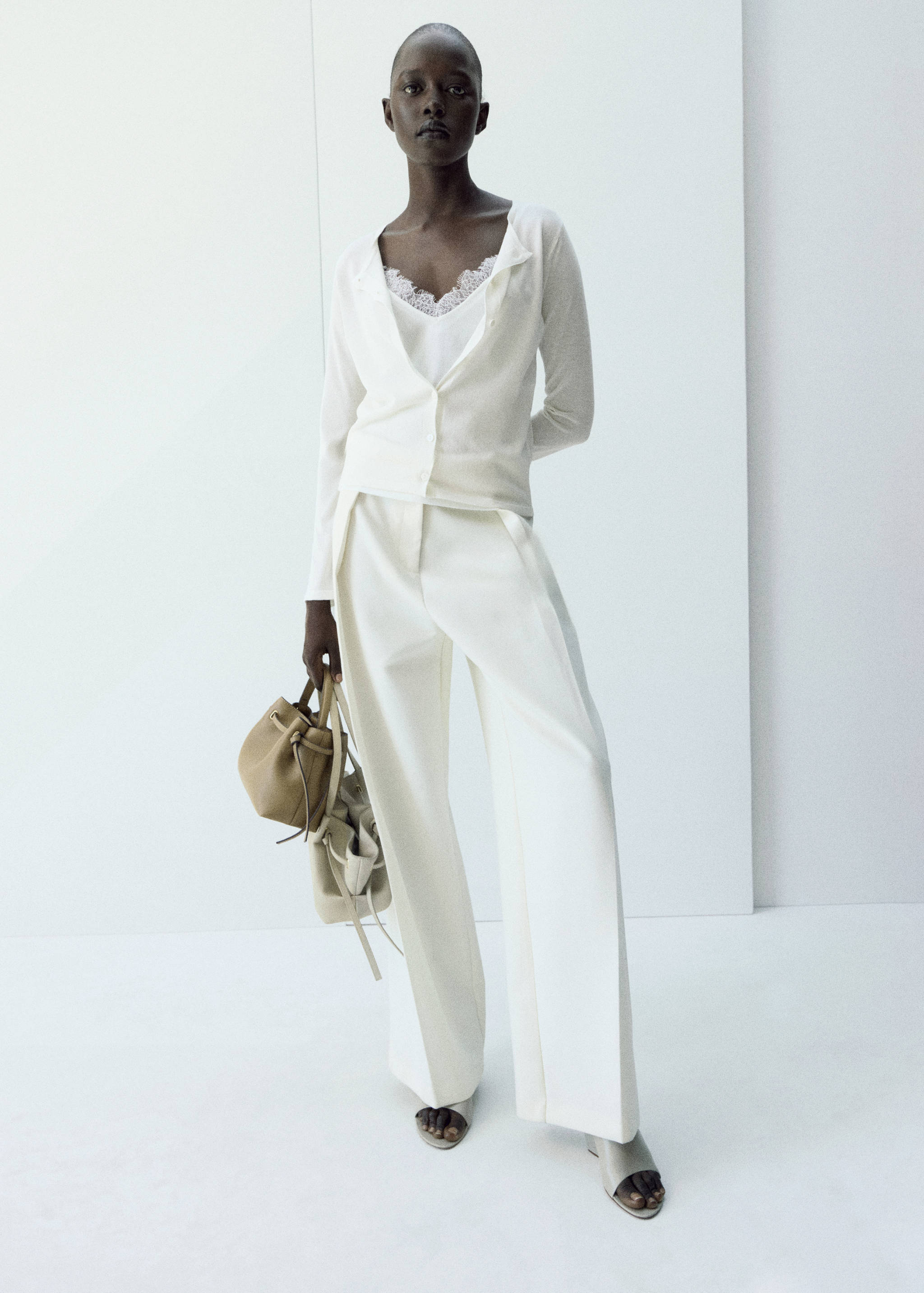 Knitted button cardigan - General plane