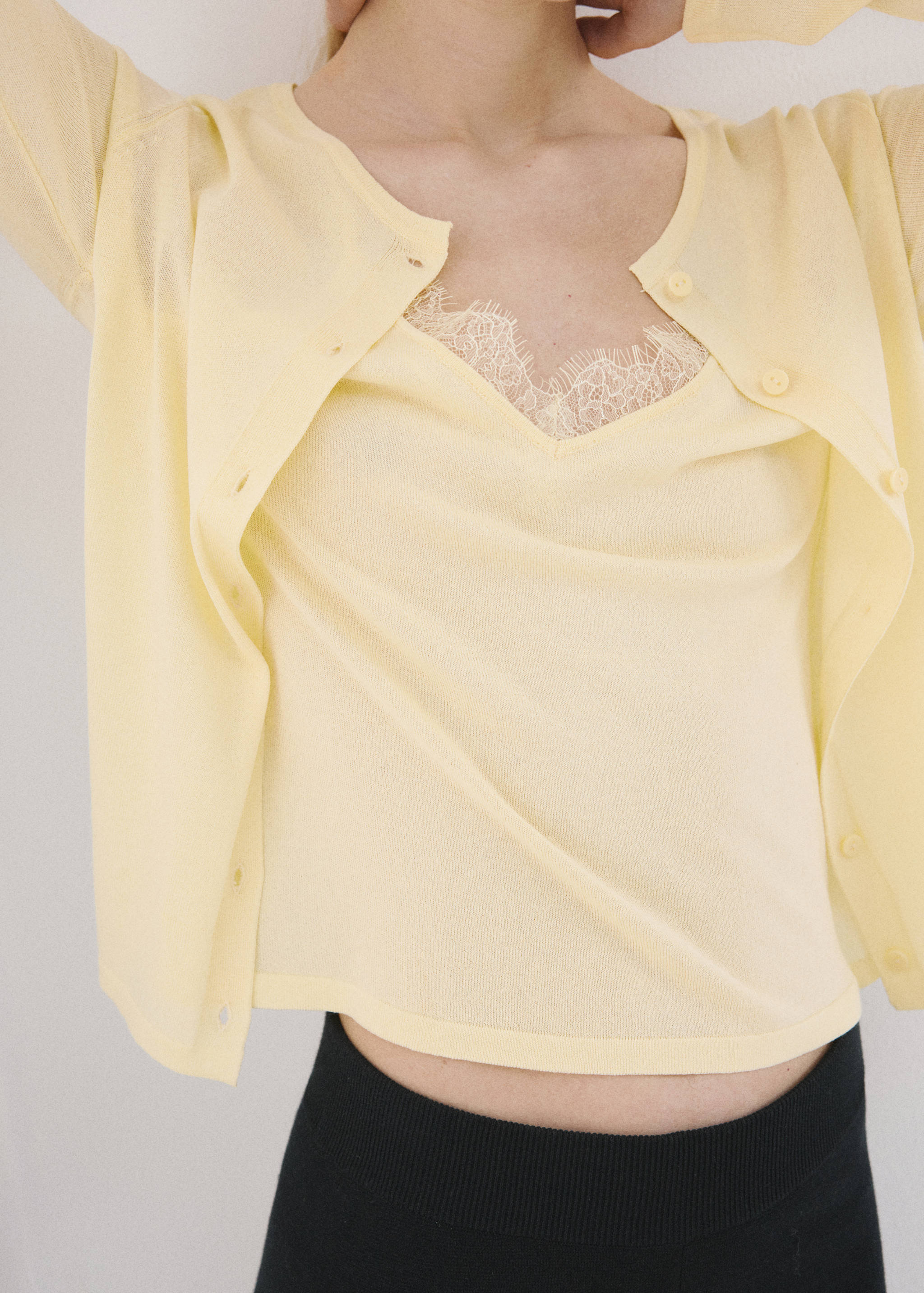 Knitted button cardigan - Medium plane