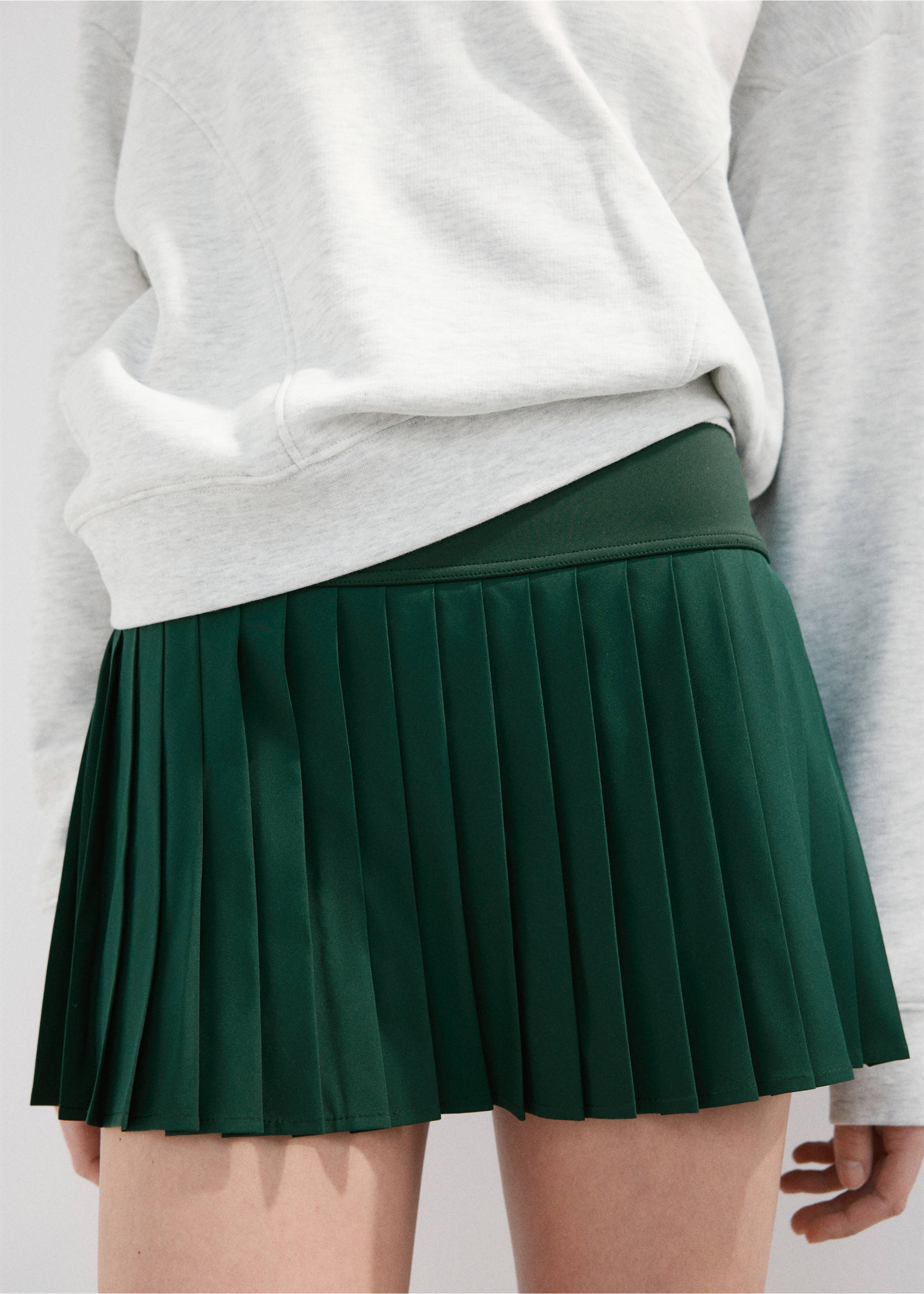 Wide pleated skirt - Details of the article 6, Green. Ref: 27077164-00.