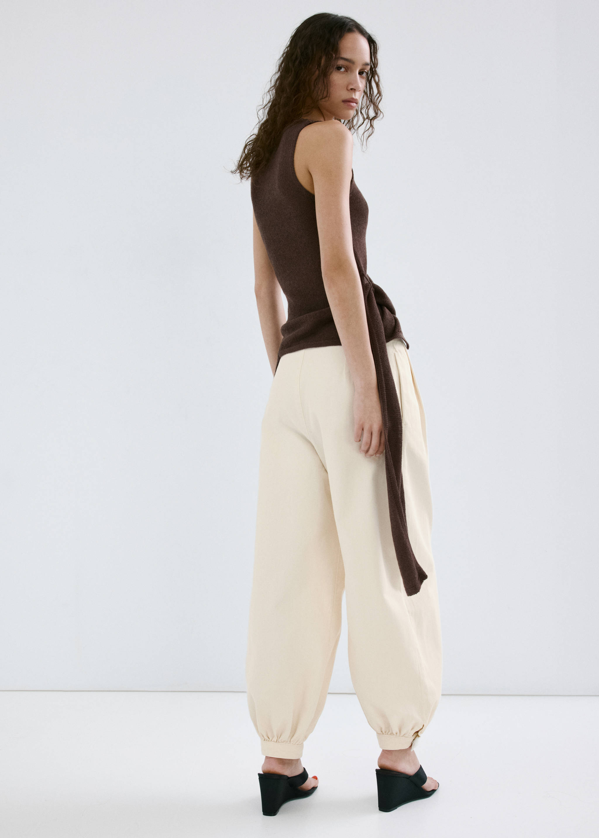 Mid-rise baggy jeans - Reverse of the article