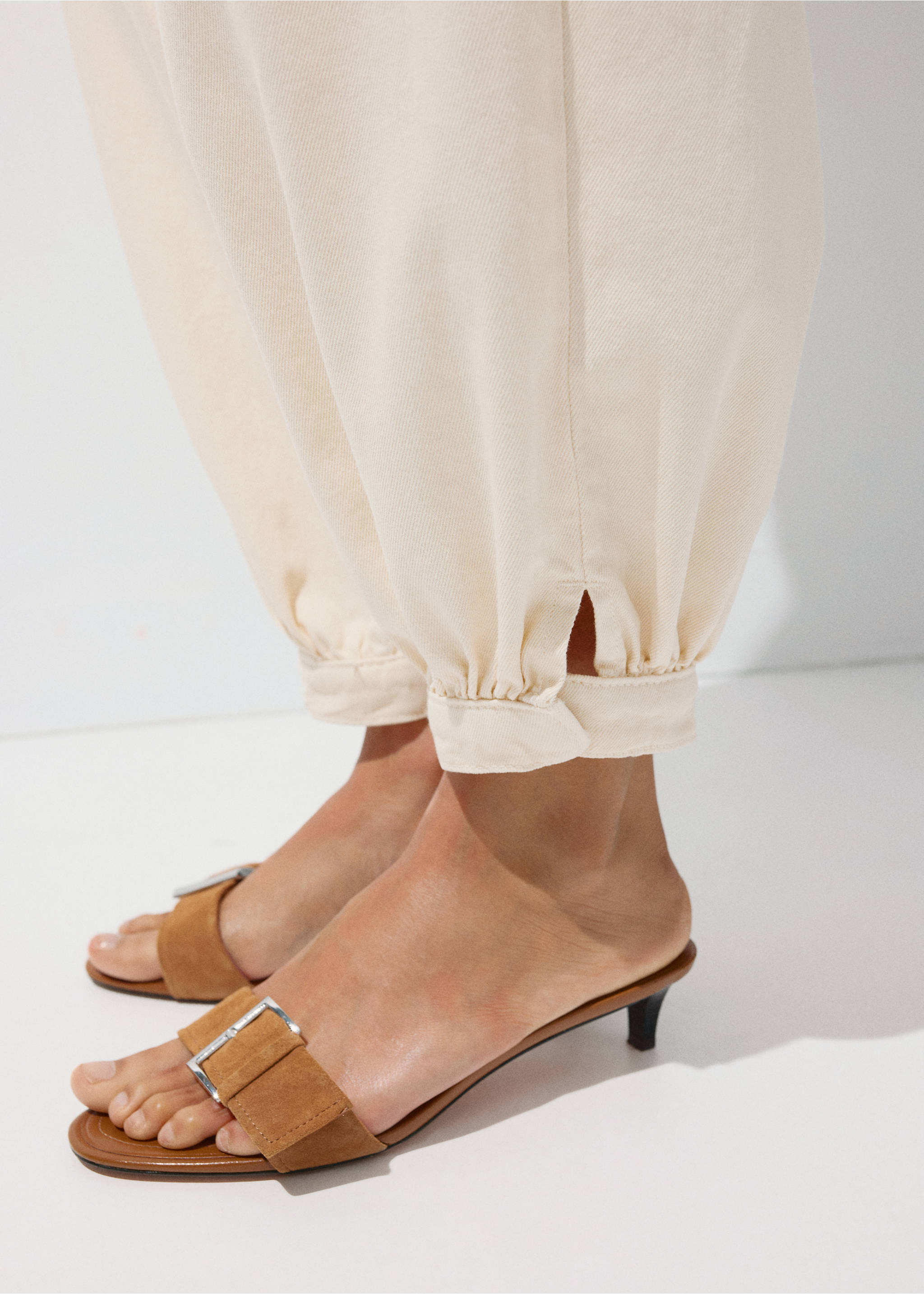 Baggy mid-rise jeans - Details of the article 3, Ecru. Ref: 27077165-00.