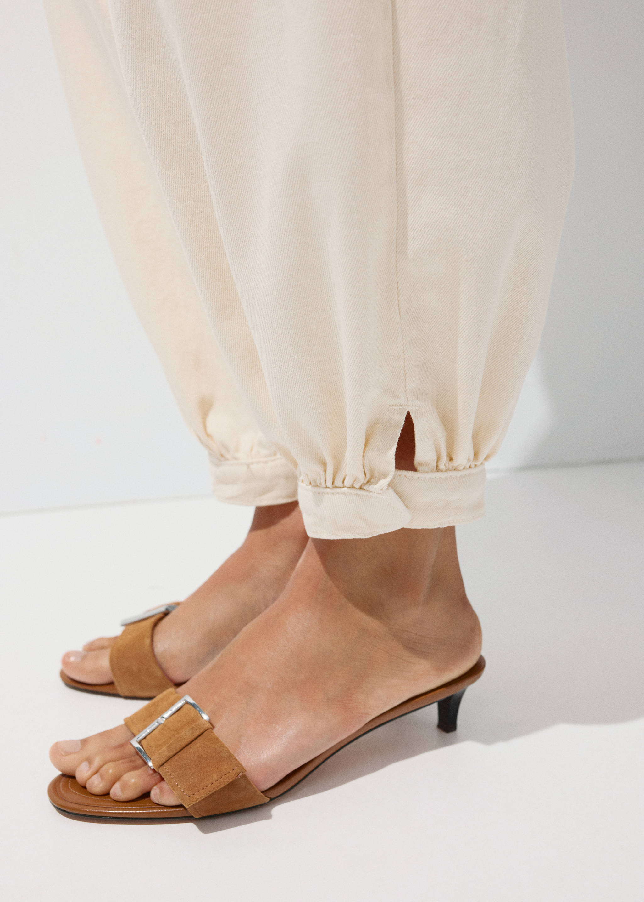 Baggy mid-rise jeans - Details of the article 3