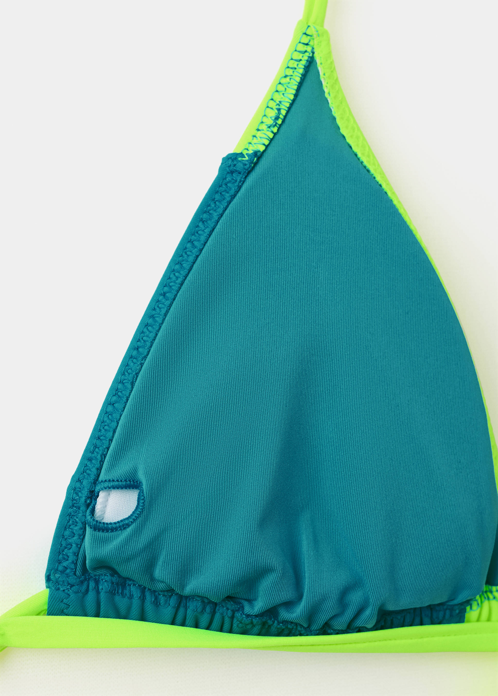 Двухцветное бикини с плавками средней посадки - Деталь изделия 0