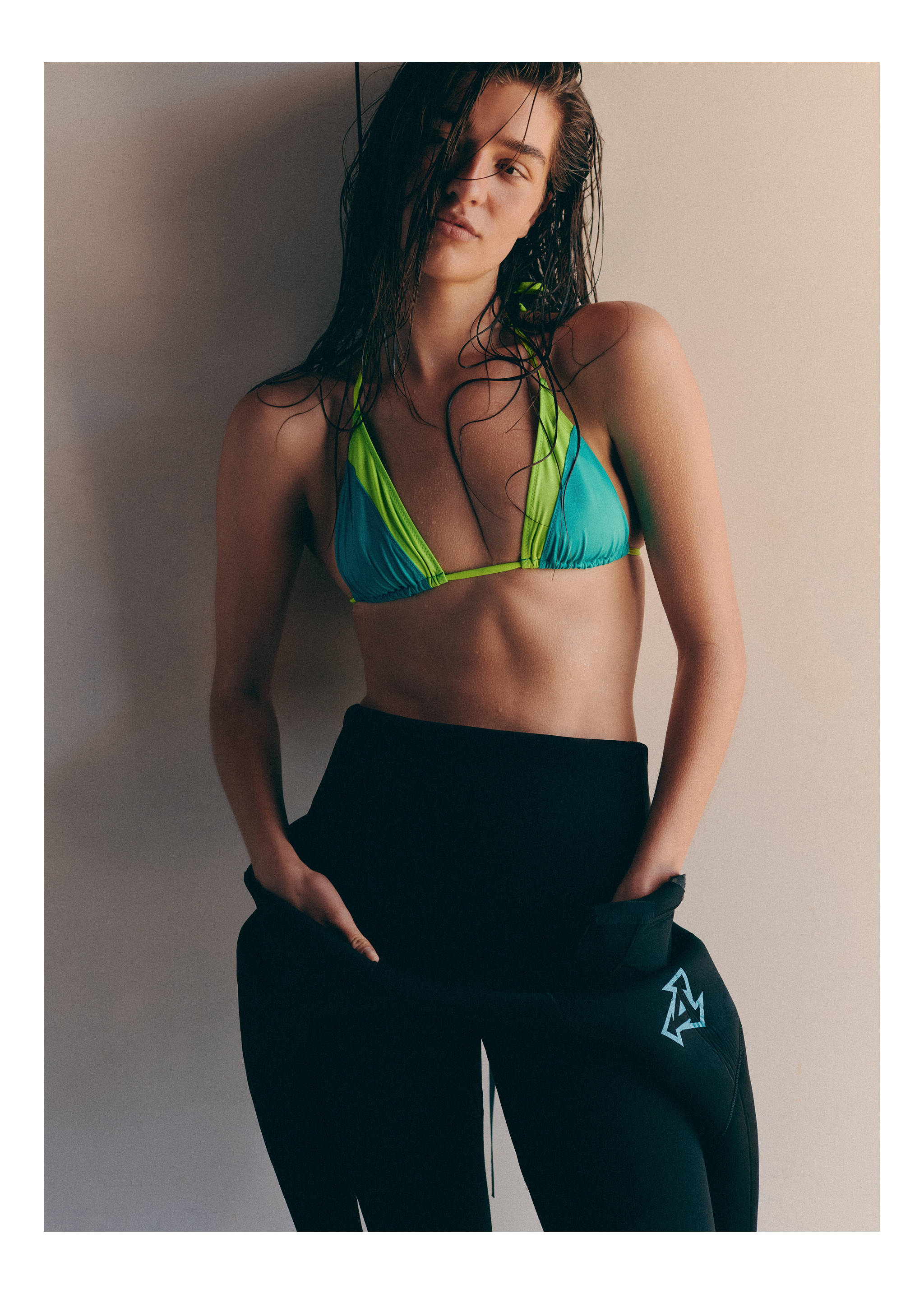 Two-tone bikini with medium-rise bottoms - General plane, Turquoise. Ref: 27077778-01.