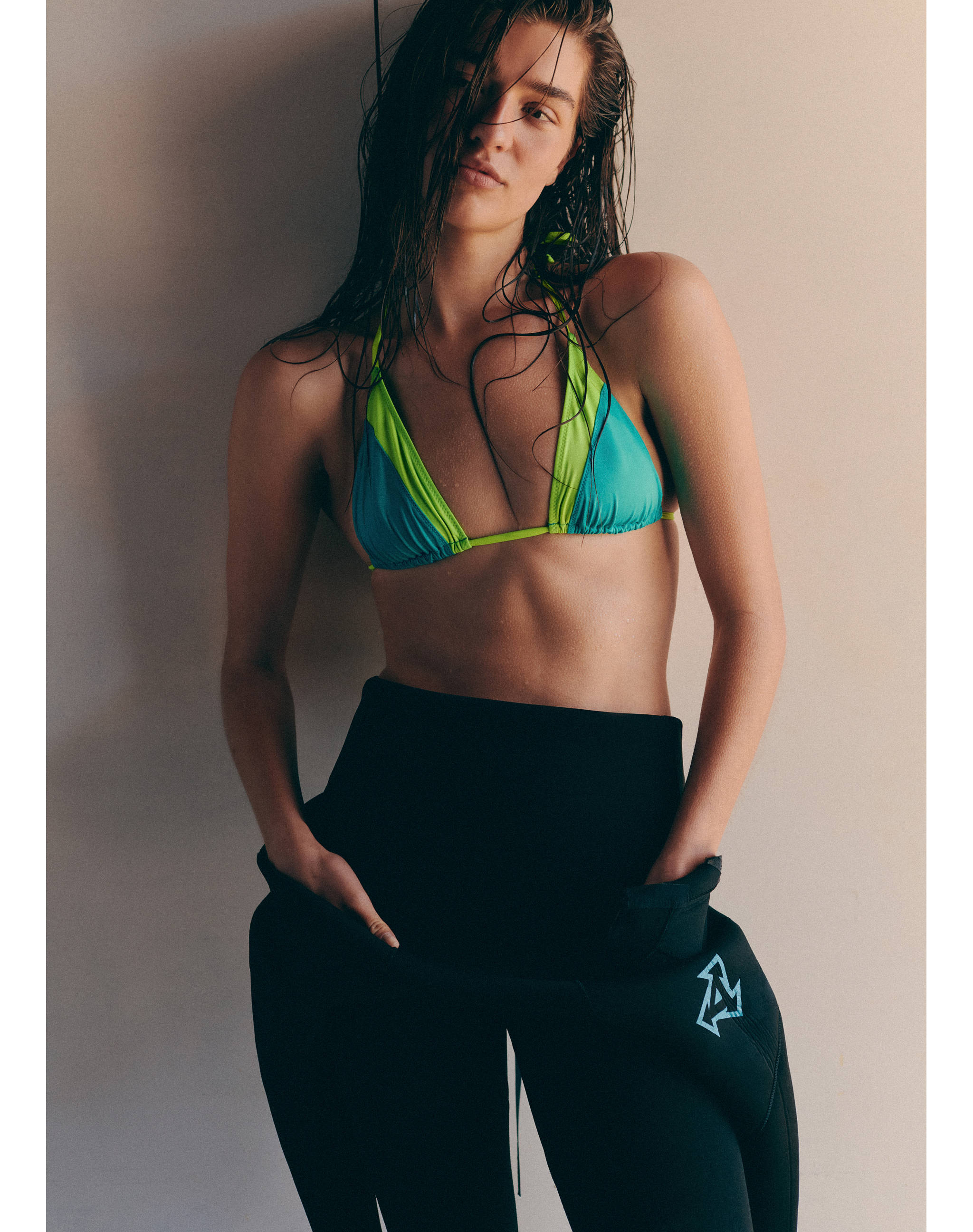 Two-tone bikini with medium-rise bottoms - General plane