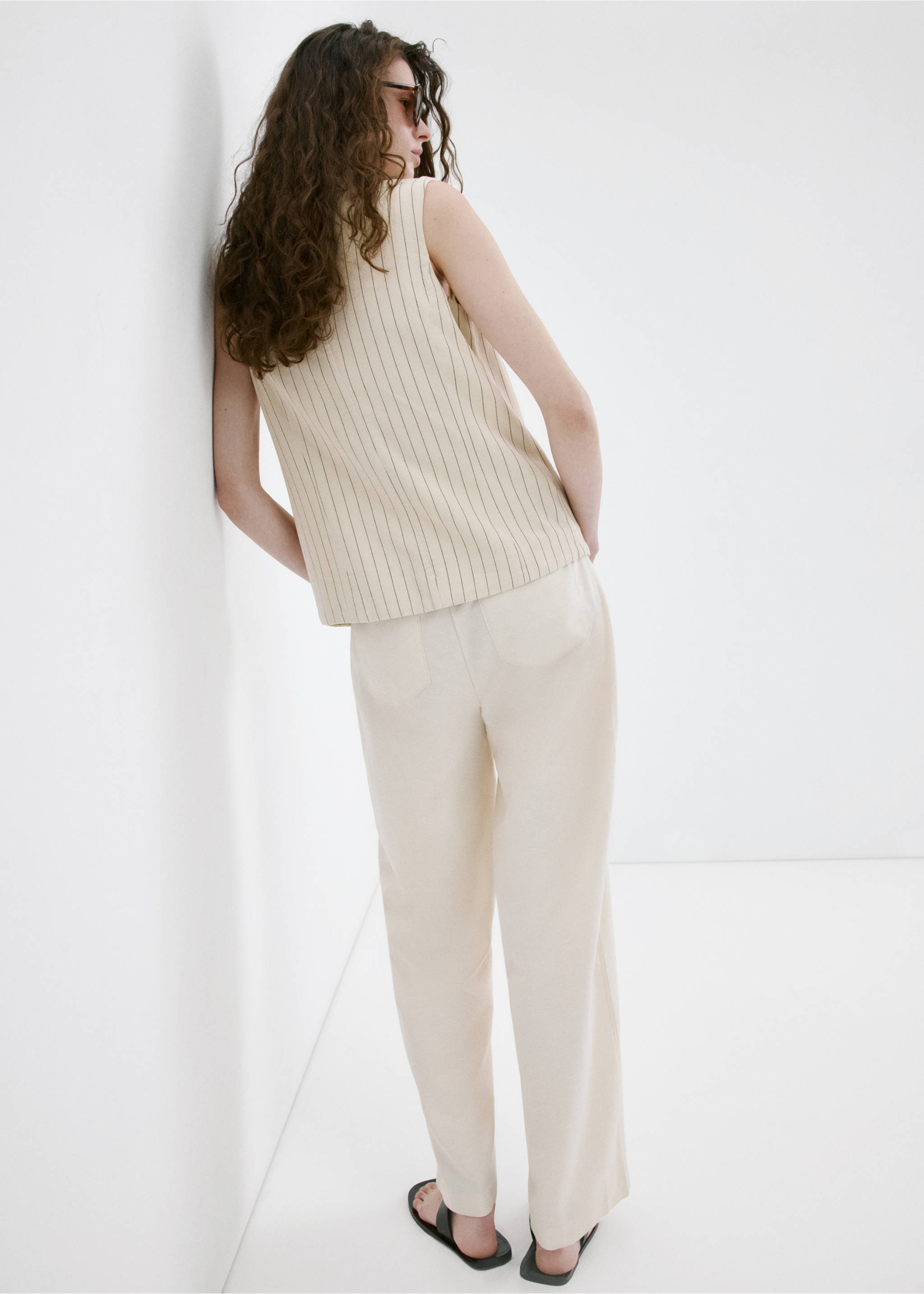 Linen high-waist trousers - Reverse of the article, Beige. Ref: 27077783-00.
