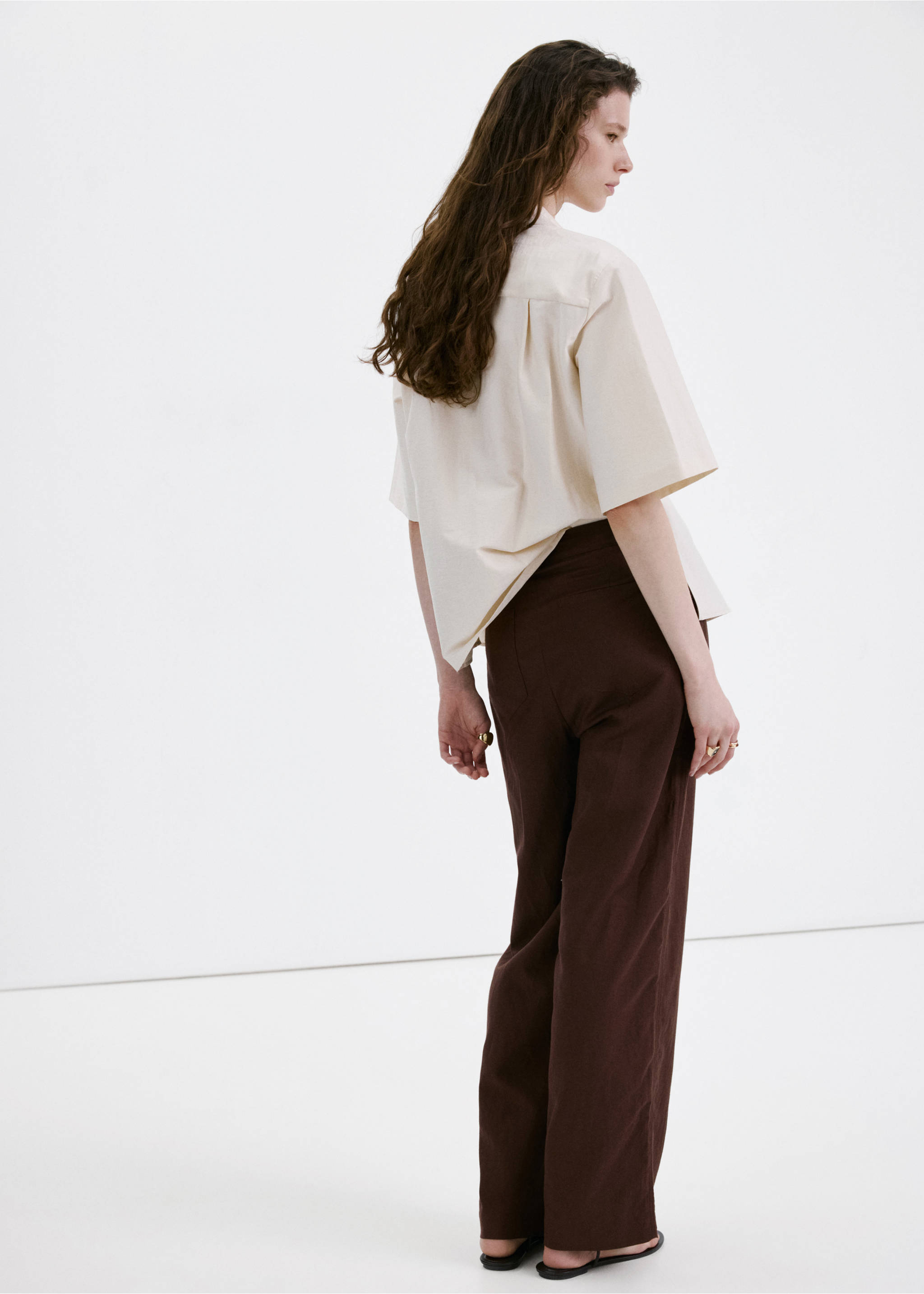 Linen high-waist trousers - Reverse of the article, Chocolate. Ref: 27077783-00.